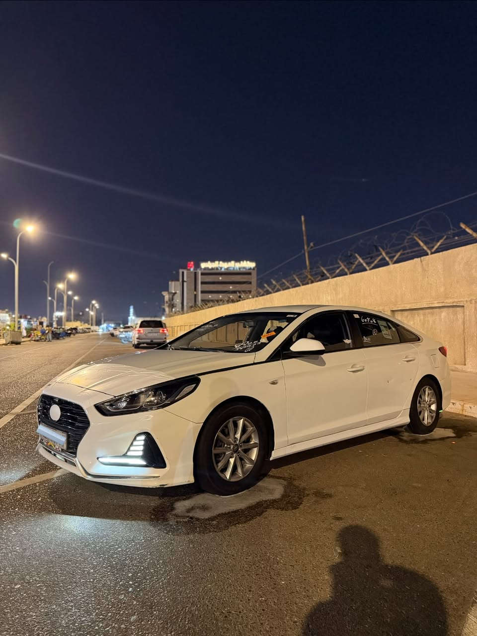 السلام عليكم
سوناتا موديل 2019 بانزين بانزين 
ادوات كصه جنطه متومه ارقام وسنويه انكليزي شمالي 
مواصفات حلوه 
شاشه وكامره خلفيه وحساسات خلفيه 
تدفئه وتبريد كشنات و تبريد قطعتين  
لد امامي وخلفي 
تحكم استيرن 
مري شفط ومنضومه زنون كامله
سياره جاهزه ع اخر حبايه 
كير مكينه وحداديه كفاله تبريدها ثلج 
مكاني البصره السعر والاستفسار متواجد ***********
