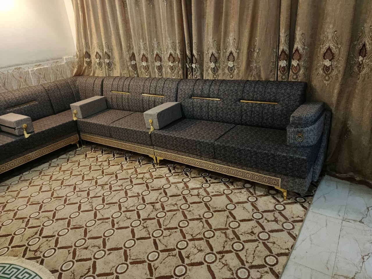 ‬‏ديوان يغيّر شكل بيتك 👑
لأن الديوان مو بس مكان جلوس… الديوان هو واجهة البيت وذوقه ✨ ستلم ديوان الاخ محمد العزاوي أبو سراج
نوفرلكم دواوين بتصاميم عصرية وكلاسيك، خامات قوية، وألوان تناسب كل الأذواق 🛋️
✔️ جودة عالية 
✔️ راحة تدوم
✔️ أشكال وألوان متعددة
✔️ أسعار تنافسية
اختار ديوانك بعناية وخلي بيتك يحچي عن ذوقك 🤍

***********
ديالى حويش
