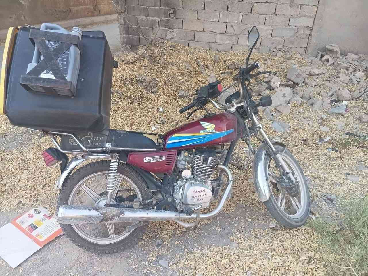 عيني دراجه للبيع 
موديل 22
الدراجه سعره 500 وبيه مجال شي قليل 
مكلف بالنشر رقم صاحب الدراجه ***********
