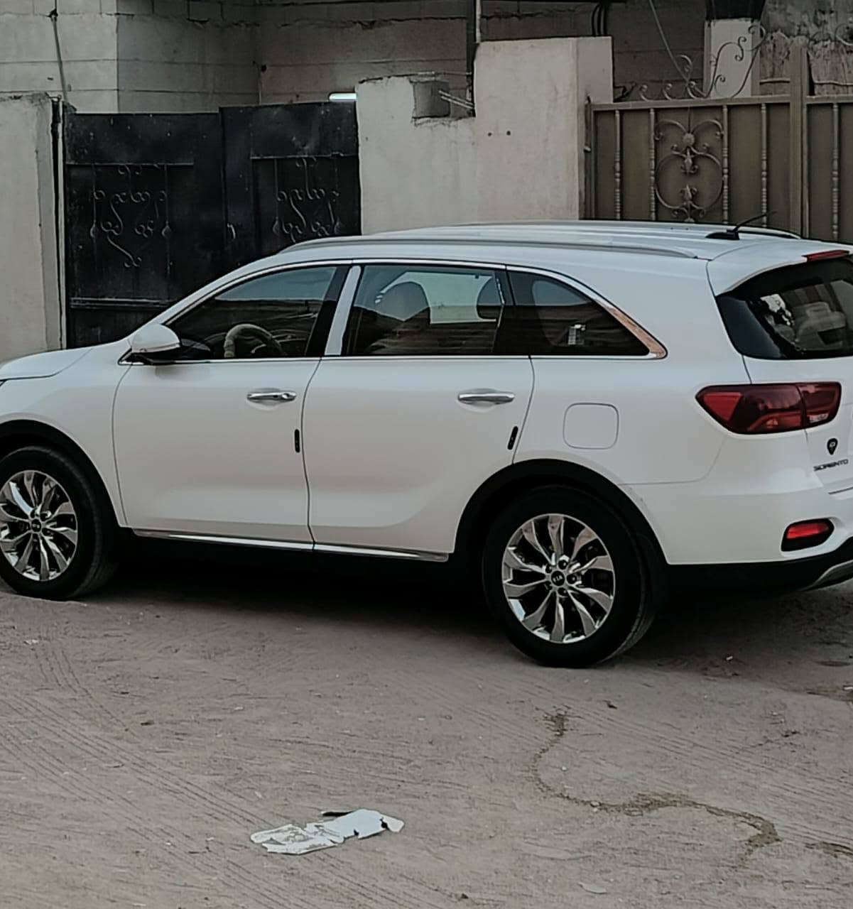 سورنتو 2019 خليجي ماشيه 200
رقم بصرة الدولي مكان السيارة بصرة
بيها بارد بنيد والباب الوسط عكس السايق وصبعين بالداير مال الجاملق 
6 سلندر 7راكب قمارة حديد 
***********
