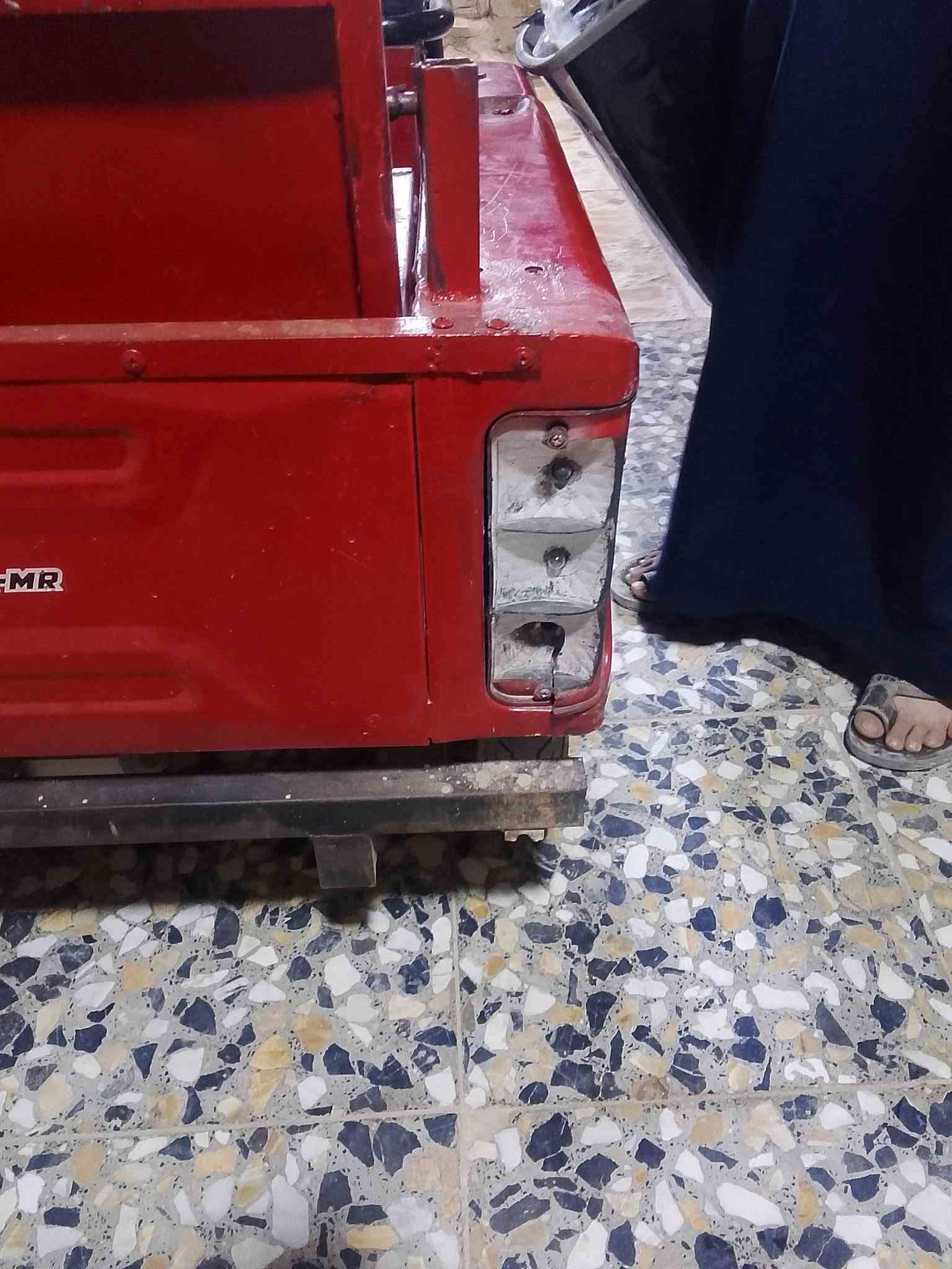 السلام عليكم تكتك شحن للبيع المكان بغداد النهروان بطاريات نضيفه تايرات نضيفات وياه شاحنه سعر 400للاستفسار الاتصال851 07716056

