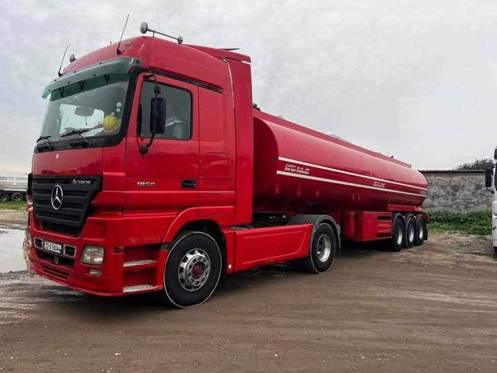 ---
*للبيع مرسيدس اكتروس  2004 

*المواصفات:* الاتيدر كامره 
🚛 *النوع*: مرسيدس بنز Actros 1850 
📅 *الموديل*: 2004
🎨 *اللون*: احمر
🚩 *الرقم*: اربيل 
📄 *السنوية*: مجددة لحد 2027/2/23
⛽ *سعة الحوض*: 36,000 لتر
✅ *الحالة*: نظيفة - جاهزة للشغل
نتهاء تكيال 2027/2/23
 

*المكان*: الرمادي 
*للاستفسار واتساب/اتصال*: ***********
