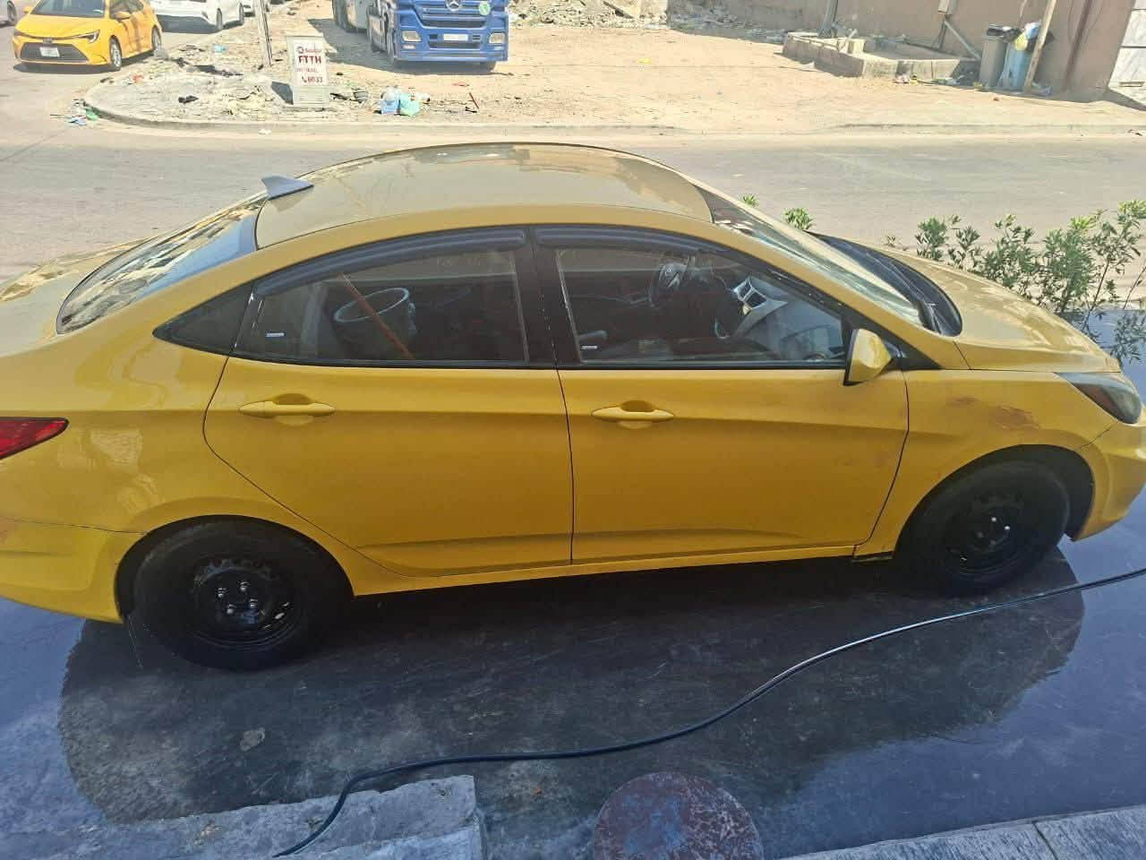 للبيع سيارة اكسنت ٢٠١٥ أمريكي
محرك جي دي اي نضيف 
تبريد شغال سيارة بسمي تحويل مباشر 
رقم بغداد  السياره حلوه ونضيفه 
حادث الجنطه وراجع نفسه سيارة ليبل واحد 
فقط مبدل جدر السبير السعر ٦٦مكاني بغداد 
*********** سونار موجود صور الحادث هم نشرتهن

نص مكتوب في الصور:
- أفحص شاصيها.. قبل لا تشتريها!
