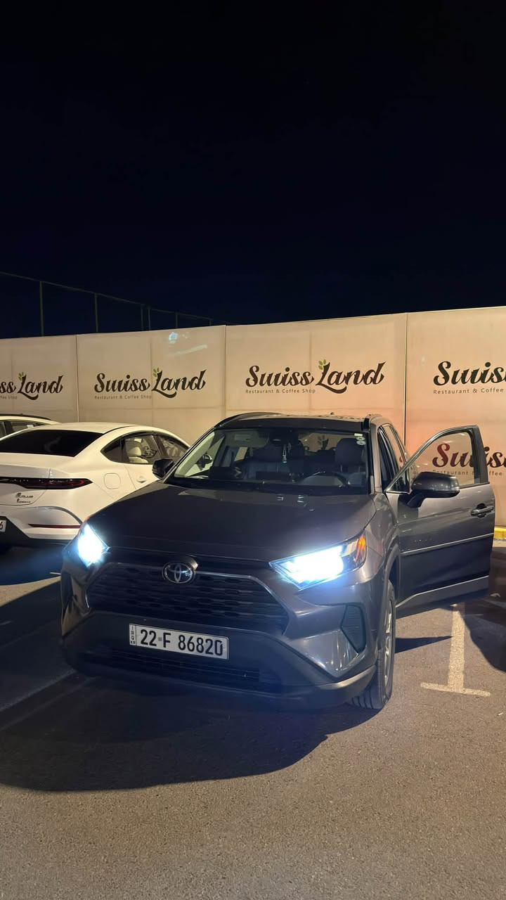 Toyota Rav 4 2022 بانزين
🎖️ وارد امريكي مواصفات XLE :
بصمة رادار دخول ذكي
بريك بصمة
دفع رباعي AWD
رادار امامي خلفي
ابل كاربلاي + اندرويد اوتو
قطعتين تبريد كير 8 نمر
محرك 2500
والخ مواصفات ال XLE عدا الفتحة
🏎️ الممشى : 100 الف كم ( قابل للزيادة ) 
بدون صبغ بدون ايرباگ صور الحادث مُرفقة 
وهذا رقم الشاصي : 2T3P1RFV0NC285094
ملاحظة : بيها رصعات بالباب الخلفي سكن 
موضحة بالفديو .
مرقم اربيل الجديد 
سنوية باسمي تحويل مباشر ثاني يوم
💸 السعر : 21,500$ يعني 215 ورقة وبيها مجال 
📍 مكان السيارة : موصل ، اربيل 
📞 للأستفسار : ***********
