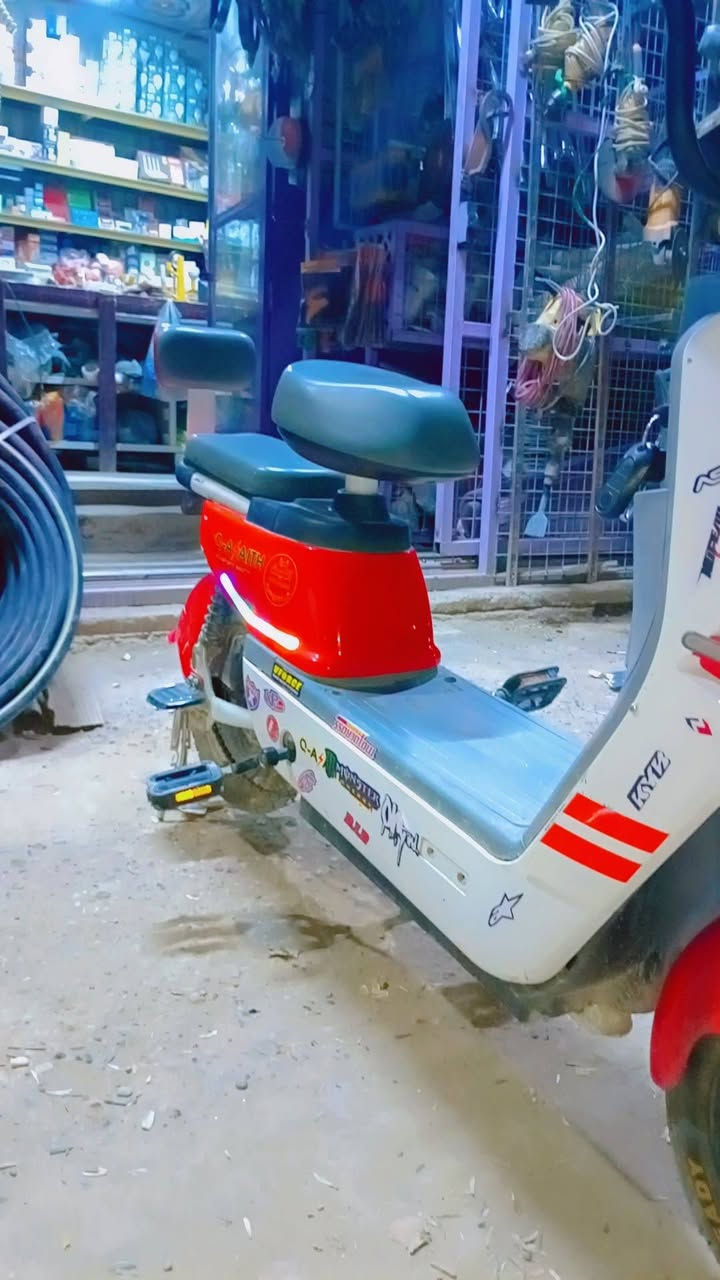 السلام عليكم دراجه شحن 🔋⚡ كامله مواصفات تمشي 46مع بايدر خفيف  مع نسختين اسويج مع شاحنه الدراجه نضيفه  
السعر 150
للستفسار ***********
