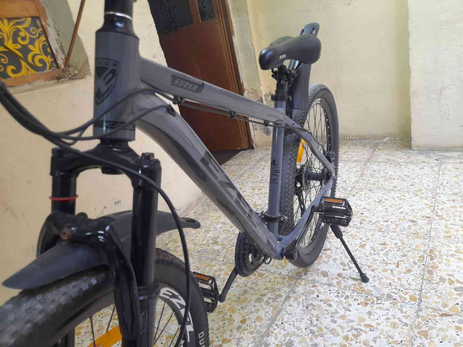 🚲 بايسكل جبلي للبيع 🚲
بايسكل جبلي حجم 27 إنج، ألمنيوم بالكامل حتى الصينية ألمنيوم.

🔹 بريكات دسكات هيدروليك لمس
🔹 الوايرات دفن
🔹 البطيخة ألمنيوم
🔹 خفيف ومرتب وشكله بسيط وحلو
🔹 مناسب للشارع والطلعات

💰 السعر 170 ألف
🤝 قابل للتفاوض ويا الجاد

📩 للاستفسار والتفاصيل راسلني خاص.
