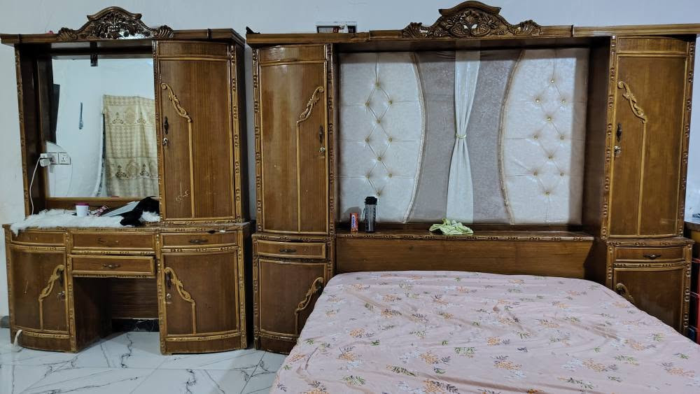غرفة اخشاب عراقية طابقين الغرفة نظيفة  كما موضح بالصور  السعر ٩٠٠  للاتصال ***********. كربلاء, العراق

