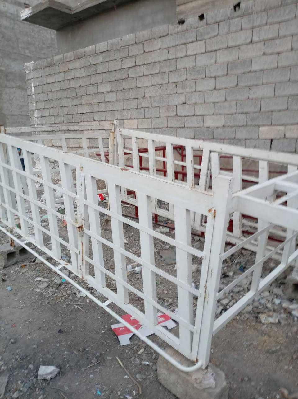 السلام عليكم محجرات ثنين الابيض300قفل والحمر جديد 250بي مجال قليل عنوان ديالى بعقوبه الرقم ***********
