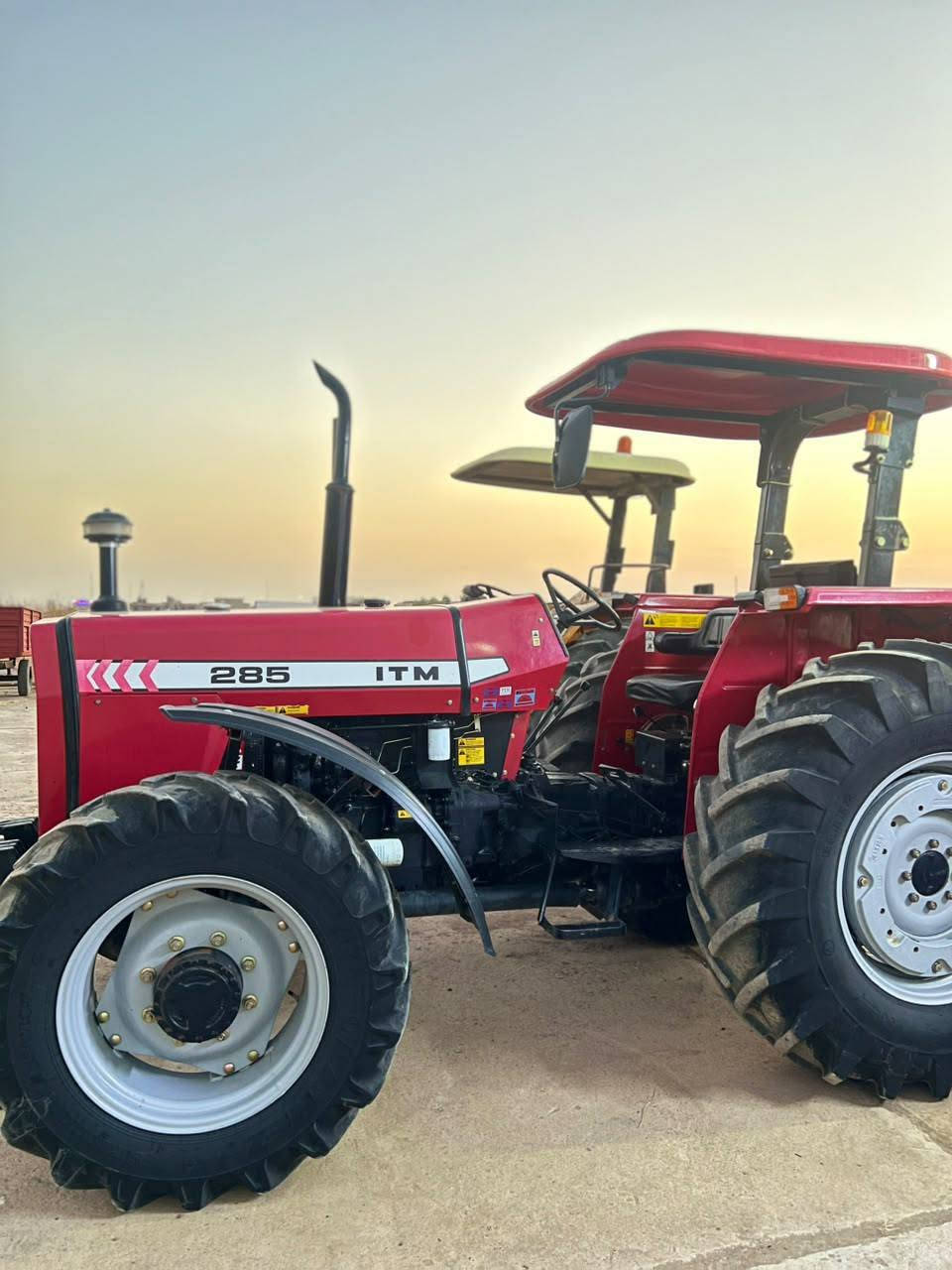 تركتر فوركسن إيراني موديل 2024 وضع شركة رقم و سنوية جديدة شرط تحويل أو وكالة سعر(130) ورقة وبيها مجال *********** - ***********
