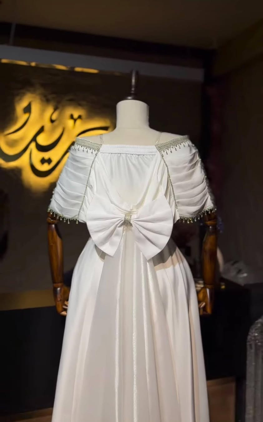 فستان • اوف وايت • مقاس ٤٠