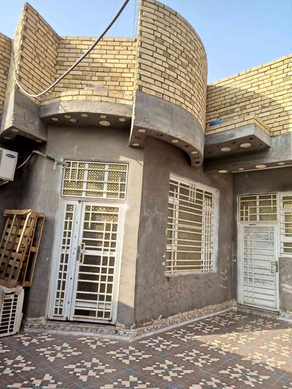 دار للبيع طابو مساحة 140منطقة شياع البيت ع شاعرين
يحتوي ع غرفة وصالة واستقبال ومطبخ وصحيات داخلية وخارجية وكراج سيارةوصالة كبيرة بالطابق الثاني بناء درجة اولى... للاستفسار اتصل ع الرقم
***********
