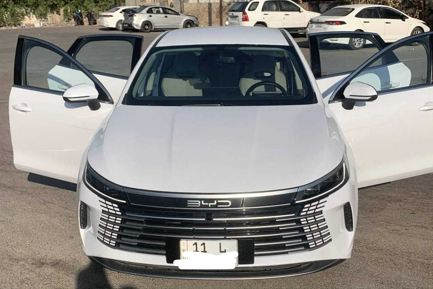 السلام عليكم للبيع سيارةBYD Qin Plusزيروو موديل2025 محركها DM-iالهجين(هايبرد شحن ذاتي +بانزين) السيارة ماشيه خمستالاف 5947                حالة البدي بكل امانه (لإبراء الذمه وثقة المشتري) السيارة تعرضت لحادث وبدلت بنيد +جاملغ+دعاميه                 اصليات بدون صبغ بنفس لون السياره وصور الحادث ويا المنشور موجوده. (الشاصي والايرباغات واللغد والرادارات والتبريد 100%) شرط بيناتنه فحص السونار               السيارة فول مواصفات والملحقات:(بصمة +كارت الذكي NFCاذا ضيعت البصمة + شاحنة الأصلية مالتها).                السيارة جاهزه وشوكت متريد نطلع نحولها بأي يوم يعجبك.                     السعر17و300  رقمها بغداد وبيها مجال قليل.                                          المكان/بغداد العامرية.                الرقم/*********** بدون مراوس فقط بيع نقد
