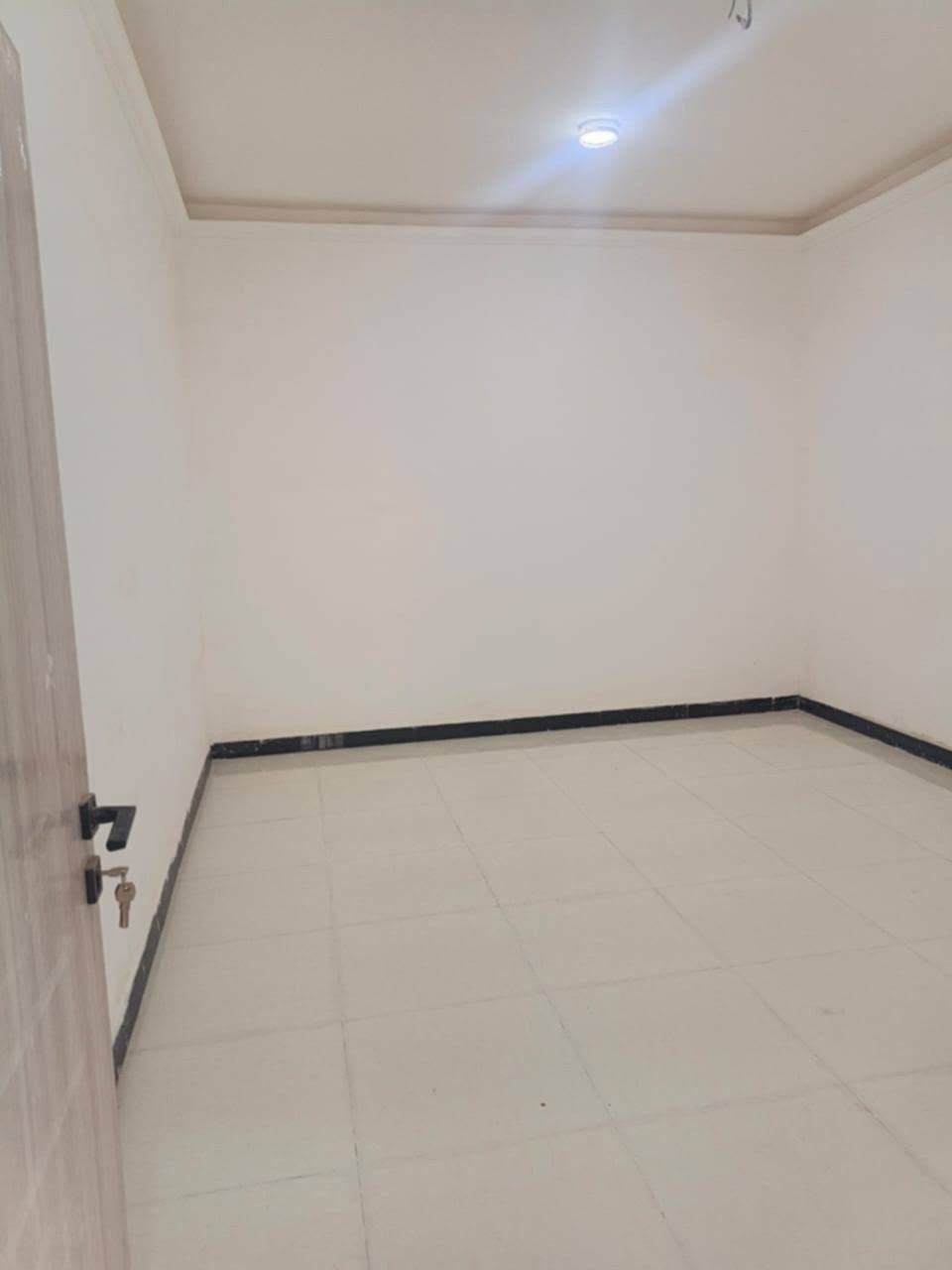 🏡دار للبيع مقابيل ملحق قريه الغدير الاولي🏡
المساحة: 65 متر 

✅ #طابو_زراعي_سند_25_أقرار_محكمه

السعر: جداً مناسب 20 وبي مجال لشراي 

الموقع: النجف مقابيل ملحق قريه الغدير#

مواصفات البناء:

غرفه نوم وصاله ومطبخ  وصحيات خارجيه  وكراج 

بناء مرتب (أساس + سقف كونكريت + طابوك)

أرضية بورسلين أبو الـ 60

الخدمات:#بعد_عن_سوق_100م

ماء كهرباء مدارس سوق تبليط مولد

للاستفسار والاتصال:

***********
