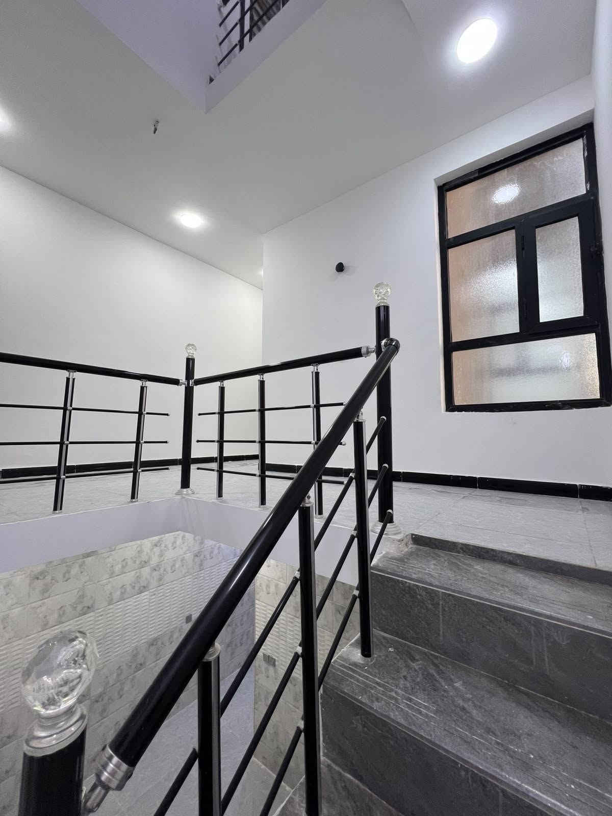 🏠#الدارللبيع 80متر واجهيه 5متر نزال 16متر

بناء طابقين وبيتونه حديث 

 يحتوي البيت. ع[3غرف نوم -استقبال -صحيات عدد 2- ومطبخ] البيت شغل درجة اولى

 مع الخدمات

⬅️نوع العقار  طابو زراعي سند 25 اقرار محكمه 

⬅️العنوان #بغداد_الدوره_البوعيثه   

مجمع العدل لاول  ثاني فرع  

🔴للاستفسار  خاص او الاتصال ع  الرقم
***********
