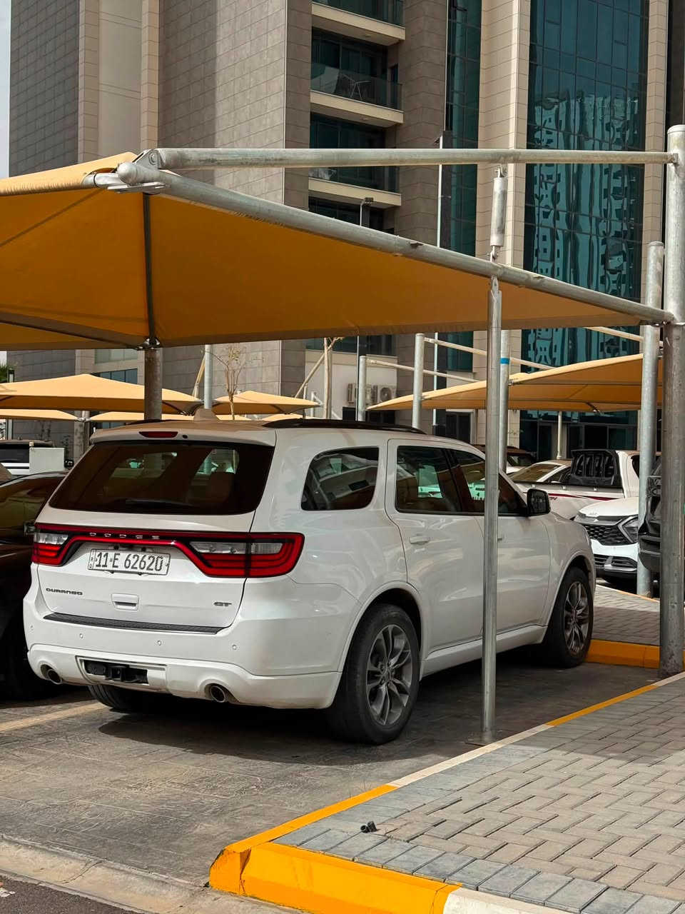 دودج دورانجو GT موديل 2020 خليجي، سيارة نظيفة ومواصفاتها حلوة، استخدام شخصي و رقمها مميز ماشيه 90 الف .

المواصفات:

* محرك 6 سلندر 3.6 لتر
* فئة GT
* خليجي
* 7 ركاب
* شاشة وسطية
* كاميرا خلفية
* حساسات
* تشغيل بصمة
* دخول ذكي
* تحكم بالمقود
* مثبت سرعة
* تكييف أمامي وخلفي
* كراسي الامامي كهربائيه 
*تدفئه مقاعد اماميه و ستيرن
ملاحظة - 
السيارة صار بيها حادث يمي بيها باب خلفي صندوك و بدلته الباب اشتريت باب تفصيخ دورنكو نفس الموديل و نفس اللون وصبغ الجاملغ الخلفي
مكاني يرموك 
***********
