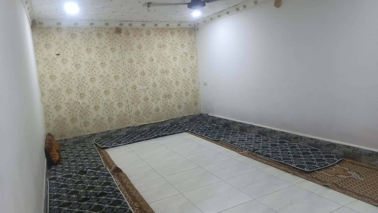 بيت لبيع مساحه 350 عنوان السياحي قرب الامام الحسن  رقم الهاتف ***********
