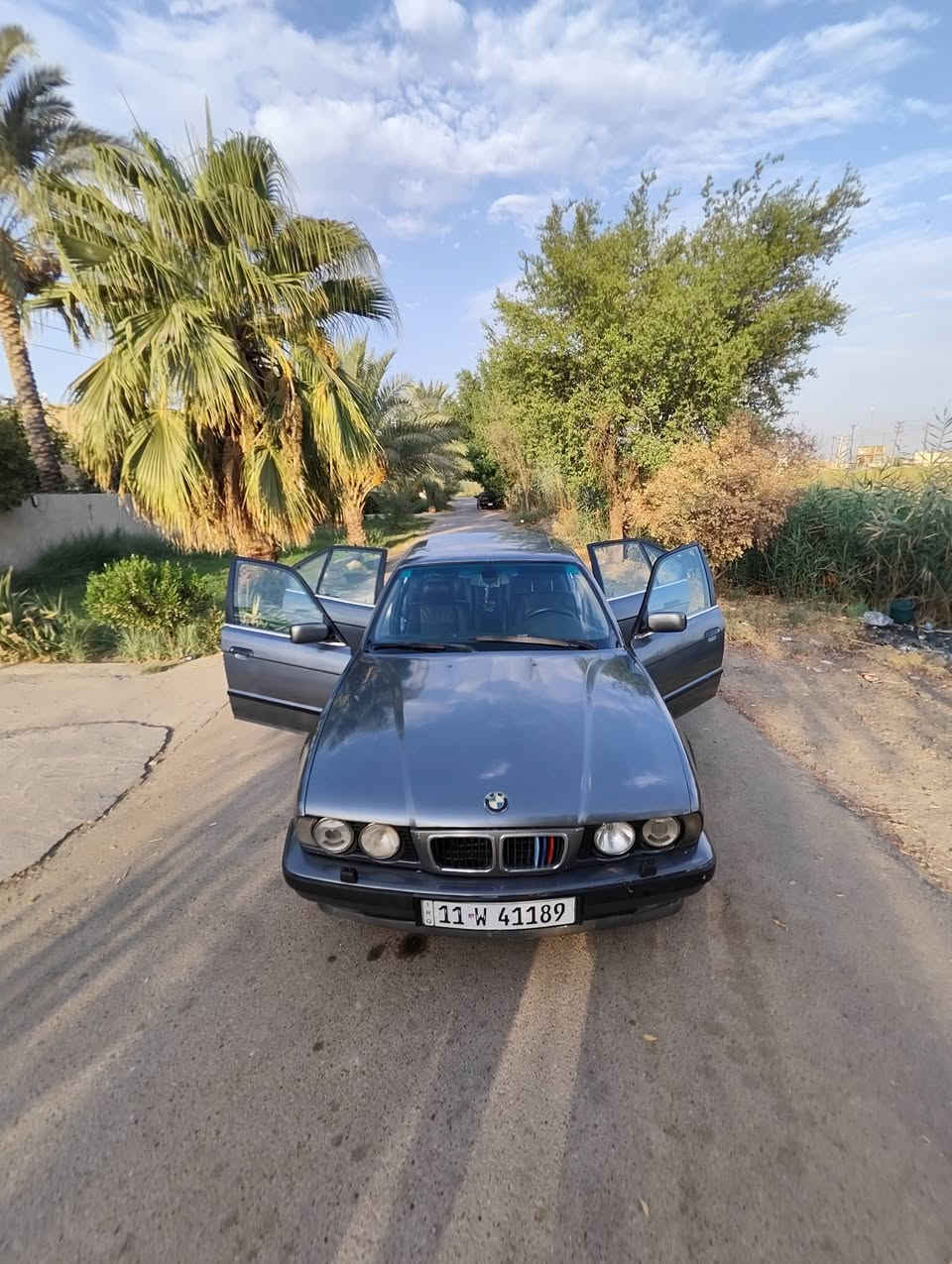 بي ام 535 موديل 1991 رقم انكليزي بغداد
 هزه جديده محرك مفتوح كير ومحرك كفاله السنويه باسمي وارد ياباني 
تبريدهه شغال ثلج🥶 
كشنات كهرباء
ترايك مفتوح 
 بيهه طخه جاملغ جهه السايق الامامي والجاملغ الخلفي جهه السايق بدون دواخل 
مكان السيارة بغداد 
السيارة مشتغلها ادامة كاملة بلكات نوزلات فيتبم جديد تستلم جاهز بدون اي نقص السعر 63
***********
