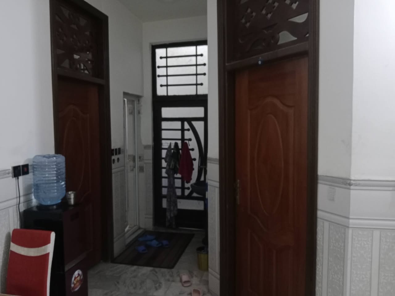 دار للبيع في البكرلي تقاطع دانه شارع المتنزه عرض الشارع ٢٠ متر مساحته ٢٠٠ متر زراعي أصولي طابق واحد غرفتين نوم مع الملحقات الباقيه ارضيه مرمر بناء حديث طابوق جمهوري صب كونكريت موبايل *********** السعر ١٤٥
