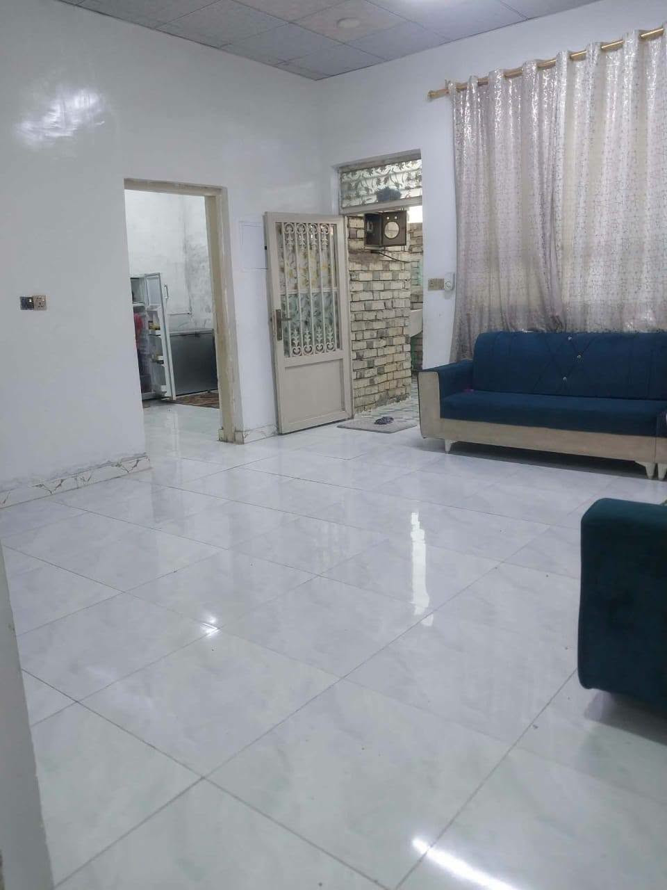 دار للبيع مساحه 300 متر طابو زراعي البناء 150 والباقي 150 حديقه مرقم بلديه 
اساس صب بناء طابوك سقف صب 
يحتوي الدار على غرفتين نوم وصاله ومطبخ واستقبال مغاسل داخليه و خارجيه 
الموقع الكوفه البراكيه شارع المطار القديم خلف اسواق الامير 
السعر 43 مليون وبي مجال للتواصل الاتصال على الرقم 
***********او مراسله الصفحه مكتب حسين الياسري للعقار والمقاولات
