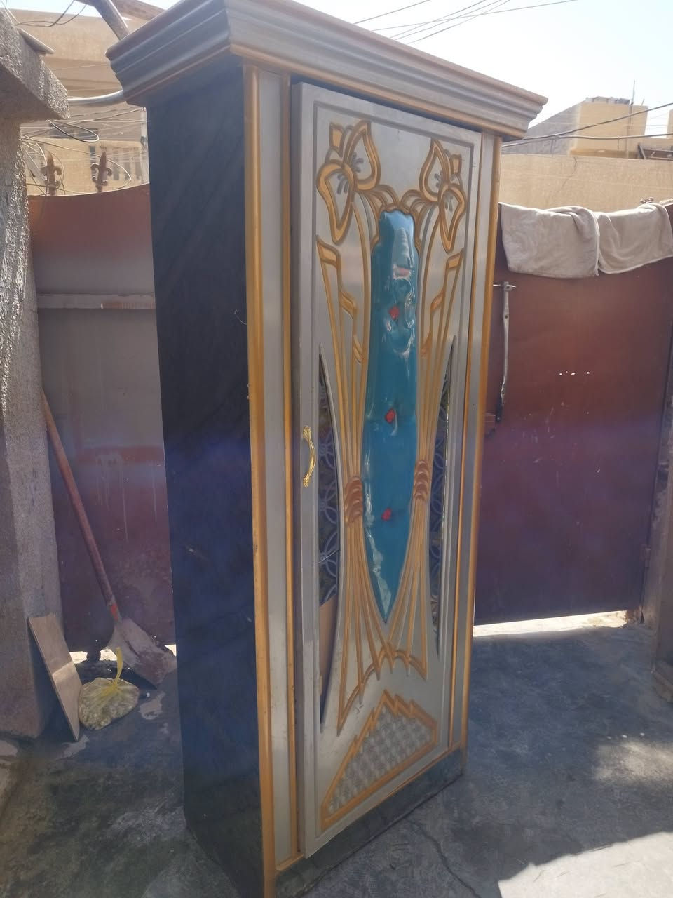يا الله بيع مستعجل كنتور تك باب خانه وبوري تعاليك واسع عدال بابين موديل حديث سعر ب 40 الف سعر اخو البلاش  مكاني ابو غريب شهداء شارع السكلات  ***********

