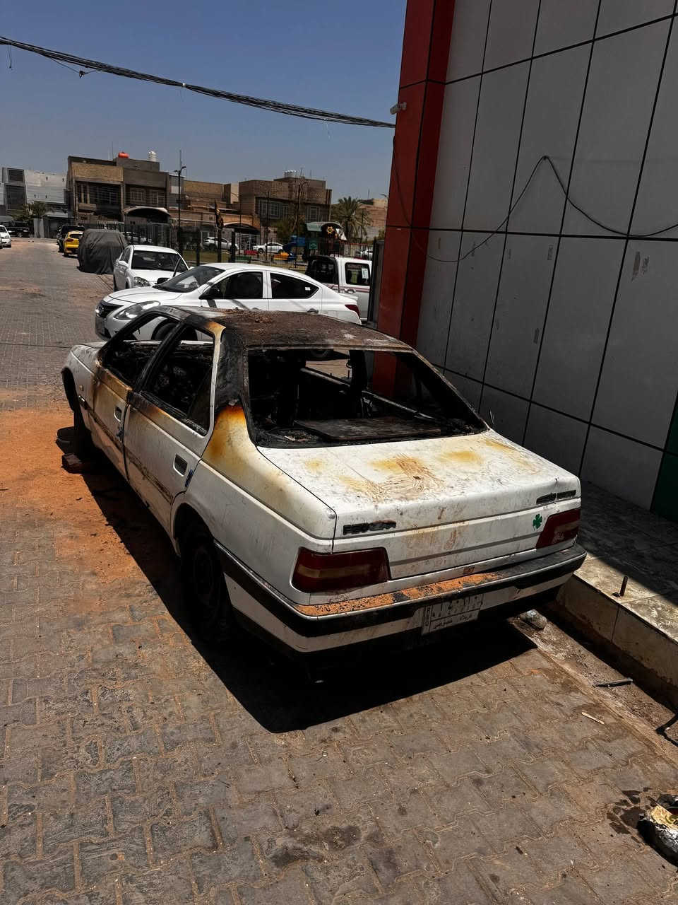 السلام عليكم
بيجو 405 للبيع على وضعها
مكينه وكير كفاله 
السعر ٨ اوراق 
***********
