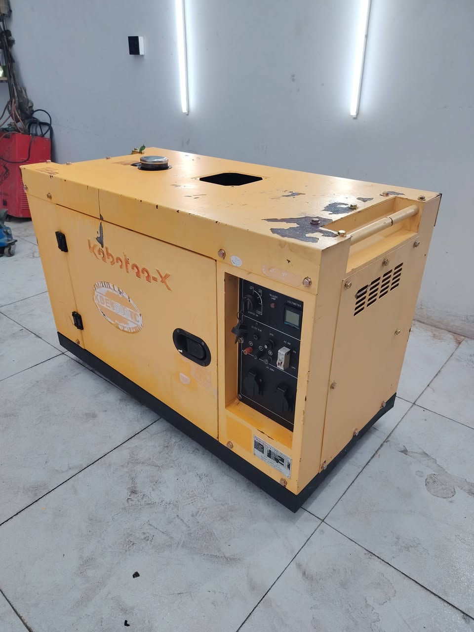 للبيع مولدة كاز كاتم كابوتا الاصلي الاصلي  المولدة بلادية
30 امبير        KV 7.5 
المولدة بلادية ونضيفة على وضع الشركة اصراف ماكو
استخدام قليل عند الحاجة فقط المولدة مامتعوبة 
السعر ٩٥٠ الف المكان نجف استفسار اتصال ***********
