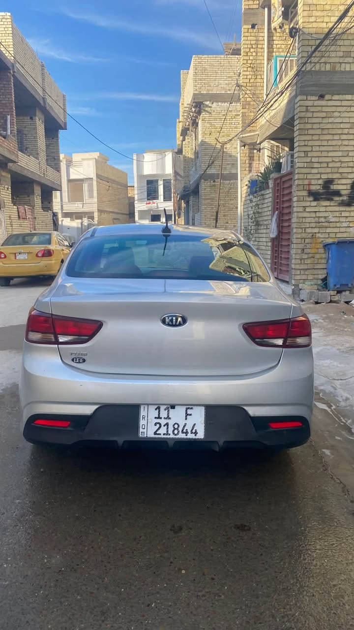 سلام عليكم
للبيع كيا ريو مديل ١٨ حره باسمي رقم بغداد سنويه وهزه كله جديد بيها جاملغ وبنيد تبديل وباب كلير ملاون مكينه ١٦٠٠ جديده لاتنقيص ولاتبخير سياره جاهزه من كلشي مكينه وكير وحداديه تبريد ثلج سعرها ٩٣ وبيها مجال مكاني نجف ***********
