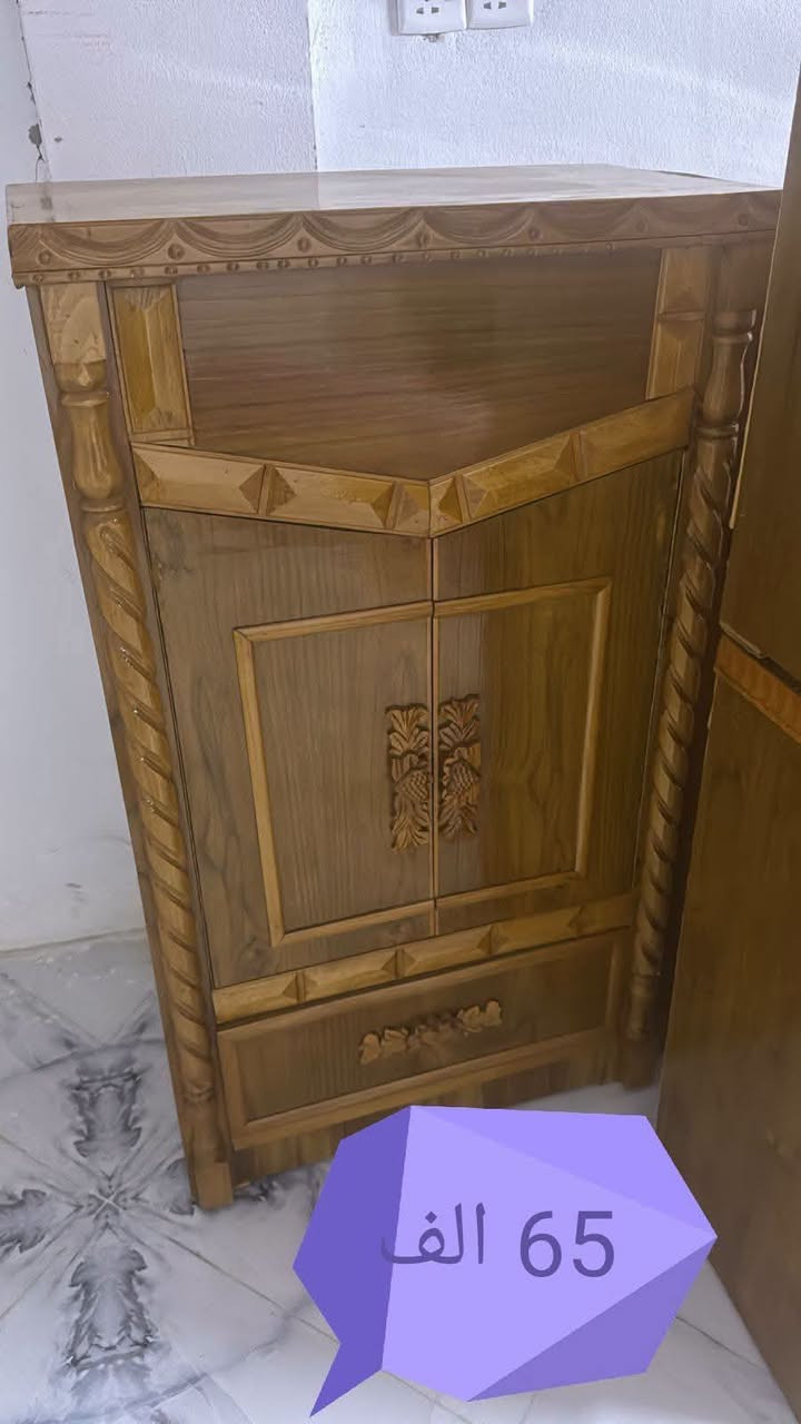 مجرات خشب صاج ثقيل درجة اولى صبغ حراري جدد غير مستعملين
60 الف قفل قفل توصيل مجاني 
***********
***********

نص مكتوب في الصور:
- 65 الف
- 75 الف