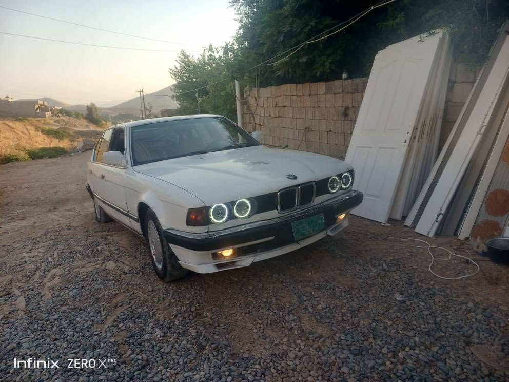 سڵاوی خواتان لێبێت bmw 735 مەکینە فەل گێڕ عادی   زۆر جوان و ڕێک و پێکە سەنەوی ئەسڵی و وەکالەتە  بەرگە درگای لۆک لۆکە  تەقەو ڕەقەی نیە ١ سەرە دەبڵی لای سەیاق ودواوە دەنگی تیایە 
سەیارەکە کاسکێتی سوتاوە ئیشیش ئەکات من بە حسابی بێ مەکینە ئەیدەم بۆ گۆڕینەوە لە سلێمانیم 
*********** السليمانية, العراق
