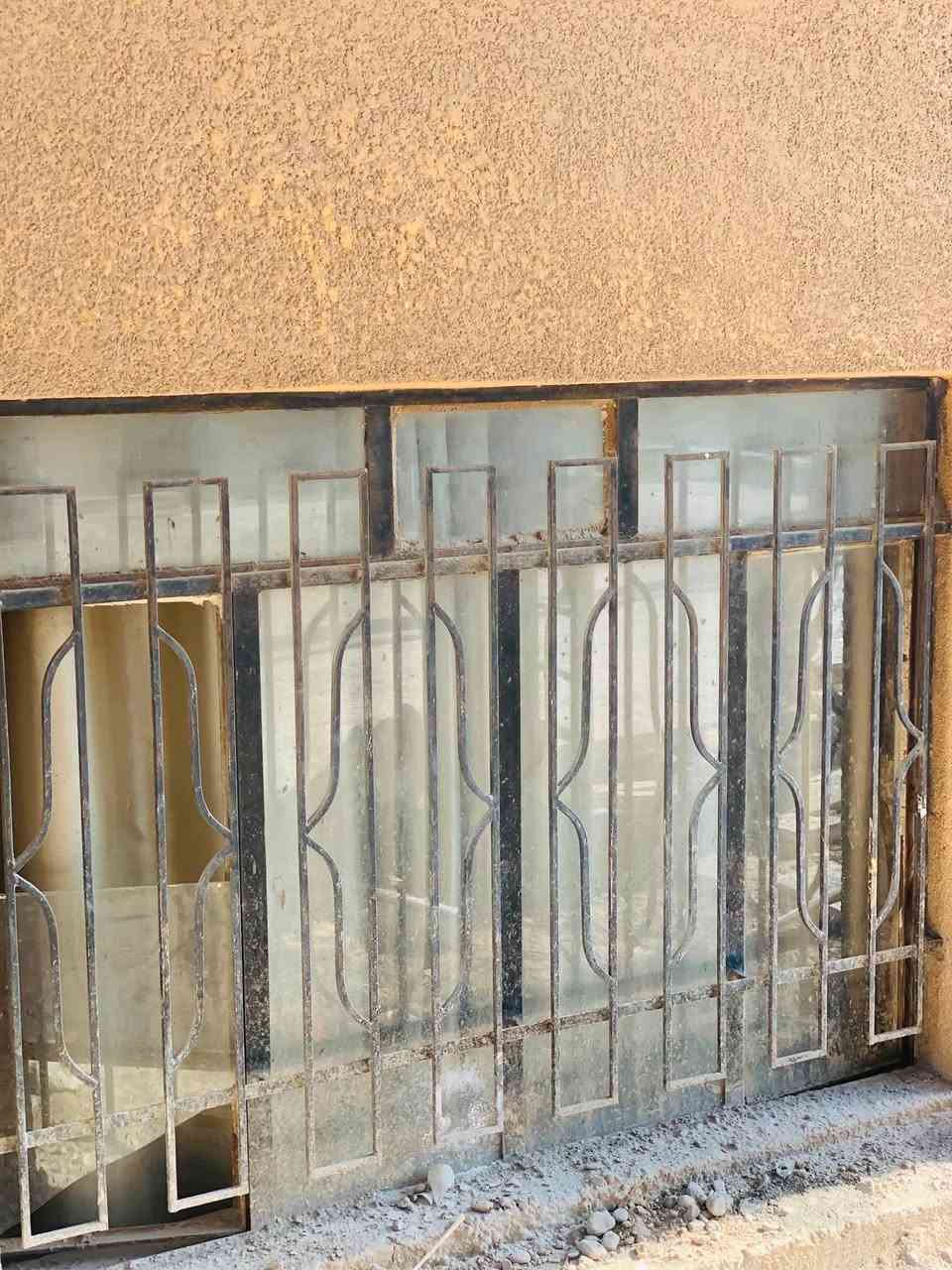 السلام عليكم بيت تفليش للبيع  مساحه 300مسلح شبابيك ثقيله البيت طابوك العنوان أبوغريب قرب  محطة جوهره العدنان للاستفسار ***********
