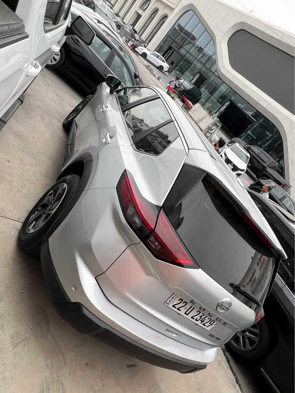 Nissan Rogue 2024  SVawd شکڵ نوێ 
سعر🔥🔥🔥 135$  مجال 
***********
نیسان روگی شکڵ نوێ جدید فوول مواصفات تەنها پانوراما نیە
سەیارەکە رەقەم اربیل بەناو خۆمە هەمو شتیکی تازەیە تحویل وەکالە  بەشەرت
بصمە شغال  سندوق شفط دبل اکسل گێر ماوس و وویل کرۆم ۱۸ ئینج و تەبرید لمس و مەرکەزی و کوشن کارەبای شاشە ایپادو لمس گێر لەسوکان و کوشن مخمل و
پاشو پێش لیدو زینۆن وهەرچوار دەرگا بصمە
‎راداری پێش و دواوەو ئۆتۆ ستۆپ وخەتی جادەو ئاوینە 
‎اشارەت و صماعە بۆسس و سێ مۆدی لێخورین
تاقم تایەی لۆک پاتری لۆک
چملاغ دەرگا سکن بۆیاغە بستێک بۆنید بێ ناو گرتن پێشی کامل بیلادە رادیتر بیلاد شاصی بدەنە هەموی بەشەرت نوکتەی نیە
بەردی گزۆز رادار بوابە  هەمووی بەشەرت 
رەقەم اربیل تحویل وەکالە بەشەرت 
‎گێرو مکنیەو کارەبای هەموی بەشەرت دینار مسرەفی نیە
شوێن اربیل🩸
تکایە کریار نیت سەرمان مەهێشێنە لەگەل رێزم رانية, السليمانية

نص مكتوب في الصور:
- ***********
- کرینی ستی ئه لیکترو
- یوجد عقد أليكتروني
- Crop