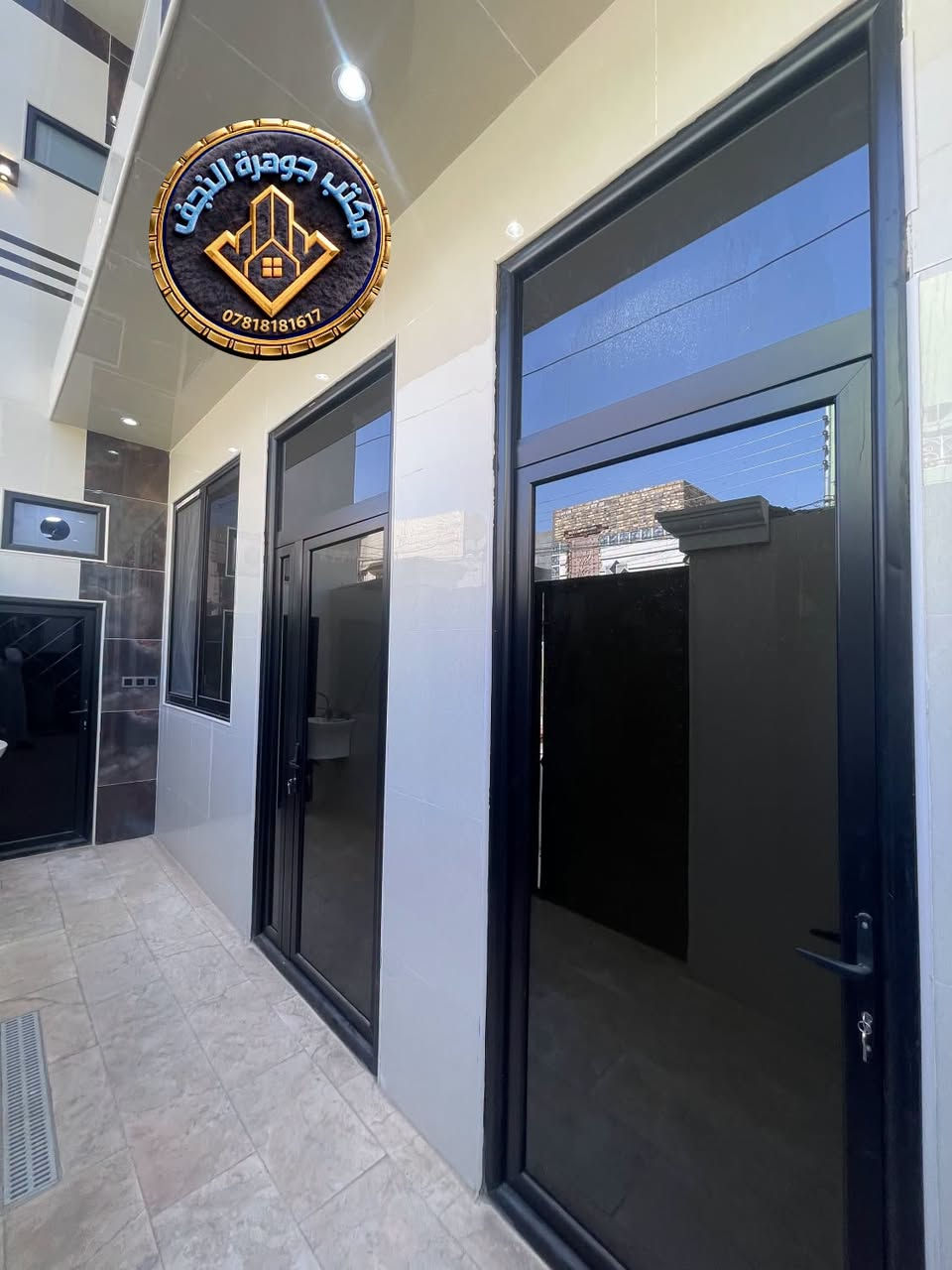 � دار للبيع – حي الجمعية | موقع مميز جداً

✨ دار مودرن بتصميم راقٍي وتنفيذ متقن، بناء وشغل درجة أولى، مناسب للعائلة الباحثة عن التميز والجودة.

📐 المساحة: 130 م²
📏 الواجهة: 10 م
📏 النزال: 13 م
📍 ركن – موقع استثنائي

🔹 خلف شارع كربلاء
🔹 بالقرب من شارع القطعة
🔹 بالقرب من شارع المدارس
🔹 موقع حيوي وسهل الوصول

🛏️ تحتوي على 4 غرف نوم
✨ من ضمنها غرفة بنظام سويت
🏠 تصميم مودرن وتشطيبات وأنشائيات ماركه
⭐ العمل منفذ بإتقان وعناية عالية جداً

🔥 دار تجمع بين الموقع المميز، التصميم العصري، وجودة البناء.

📞 للاستفسار والمعاينه
مكتب جوهرة النجف للعقار
       ***********
