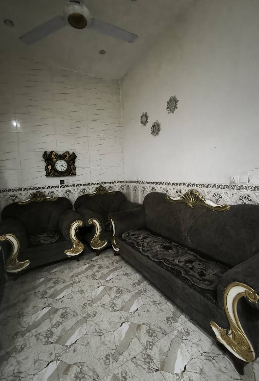 كامنتر سعره 250 بي مجال/ غرفه نوم ما بيها دوشك سعرها 350 وبيها مجال/تخم الجوزي سعره 600 وبي مجال/تخم رصاصي 3 قطع المقاعد 5 سعره 175/دوه ابو دشير ||*********** اتصال بس وتساب

