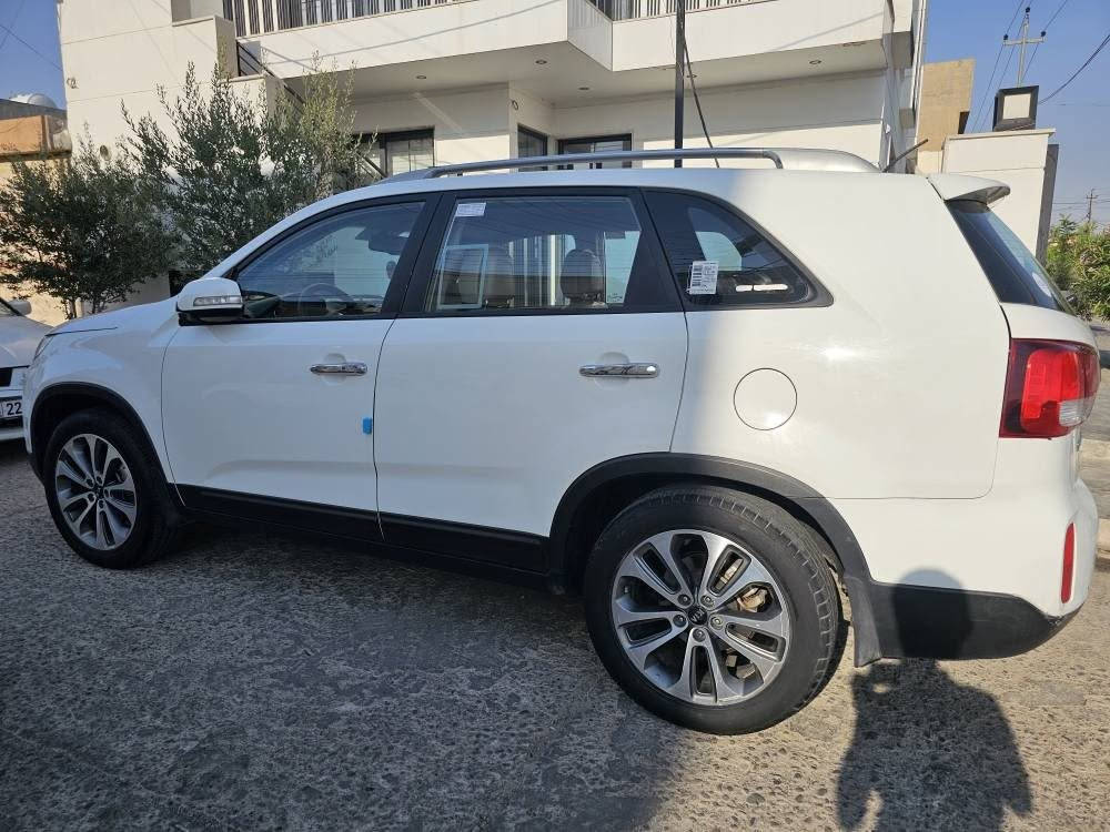 کیا سۆرینتۆ 2015 (Kia Sorento)
​سەیارەیەکی زۆر پاک و بێ کێشە، بۆ بەکارهێنانی خێزانی زۆر گونجاوە.
​🔹 مۆدێل: 2015
🔹 مەکینە: GDI - 4 سلەندەر
🔹 ڕەنگ: سپی
🔹 ڕۆشتوو: 104,000 کم
🔹 تایبەتمەندی: 7 نەفەری (7 مەقعەد)
​📋 بارودۆخی سەیارەکە:
​سەیارەکە بە گێڕ و مەکینە بە شەرتە.
​سێ پارچەی بۆیاغە، لێدانەکانی زۆر سوکن و تەنها ڕووکەشن واتا بێ ناو گرتن ، بەشەرتی شاسی و ناوەوە. 
​سەیارەکە زۆر خاوێنە و هیچ کێشەیەکی نییە.
​💰 نرخ: [150 $]
📍 شوێن: [هەولێر بنسلاوە ]
📞 ژمارەی پەیوەندی: [*********** ]
لە واتساپ یان ڤایبەر پەیوەندی بکەن أربيل, العراق
