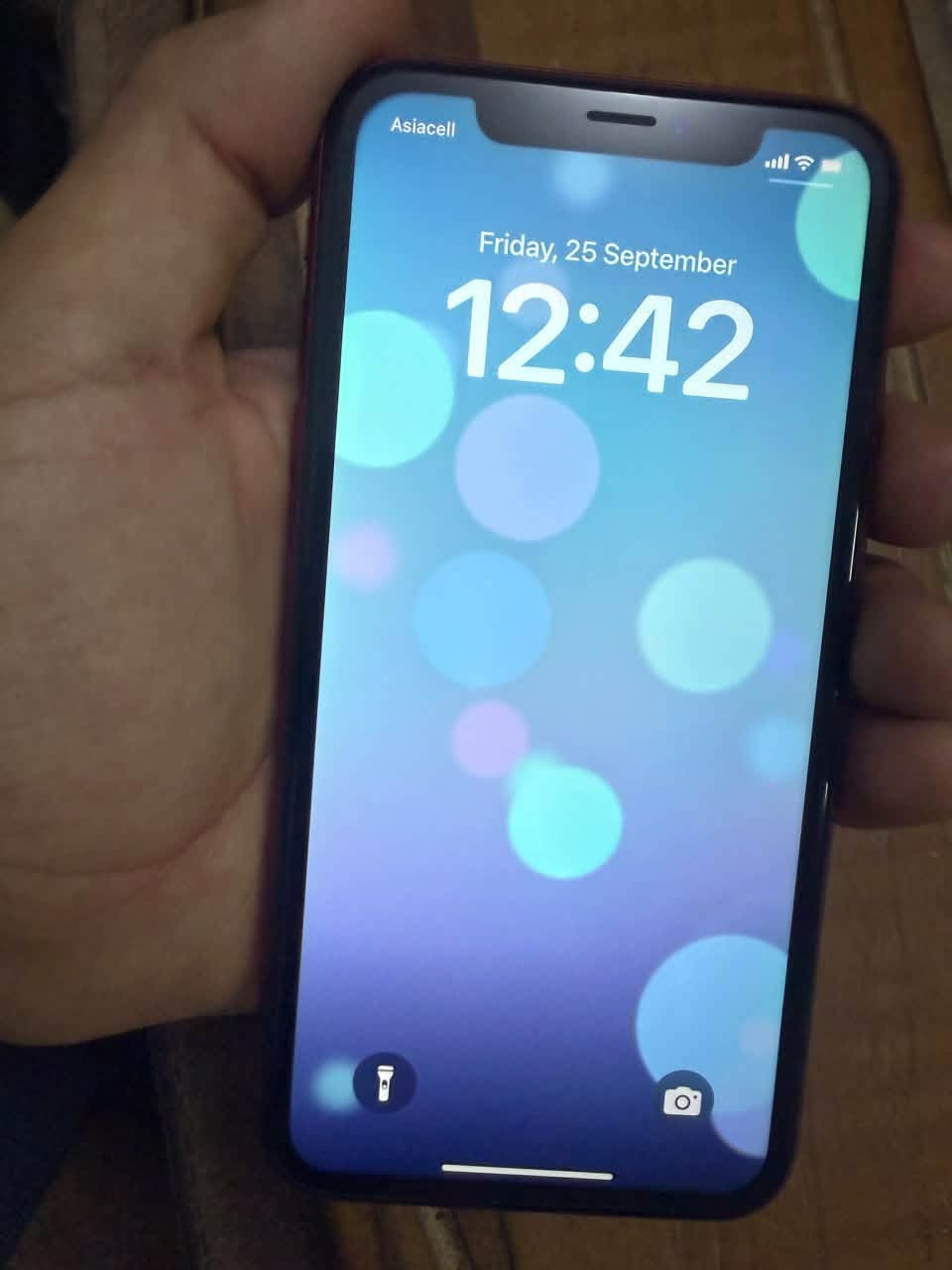 ايفون XR لون احمر بطارية 74 ذاكرة128 بي شخوط بسيطة الجهاز بلادي مكاني بغداد الجديدة  السعر ١٨٥ الف
