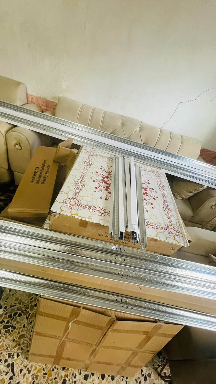سقوف ثانويه للبيع جدد بعدهن هنه وغراضهن كاملات فوك ال٦٠ متر مكاني نجف لاستفسار ***********
