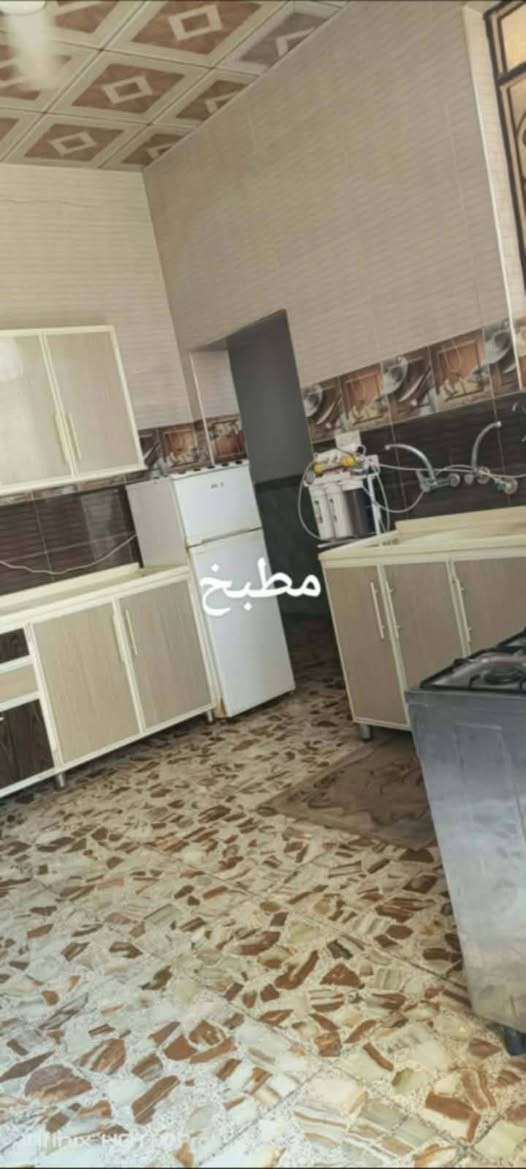 دار للبيع الرميثه حي العسكري 
قرب المحكمة مساحه 200
متر بناء طابوق سقف مسلح 
سنه البناء 2018للاستفسار
الاتصال على الرقم الموجود 
***********
