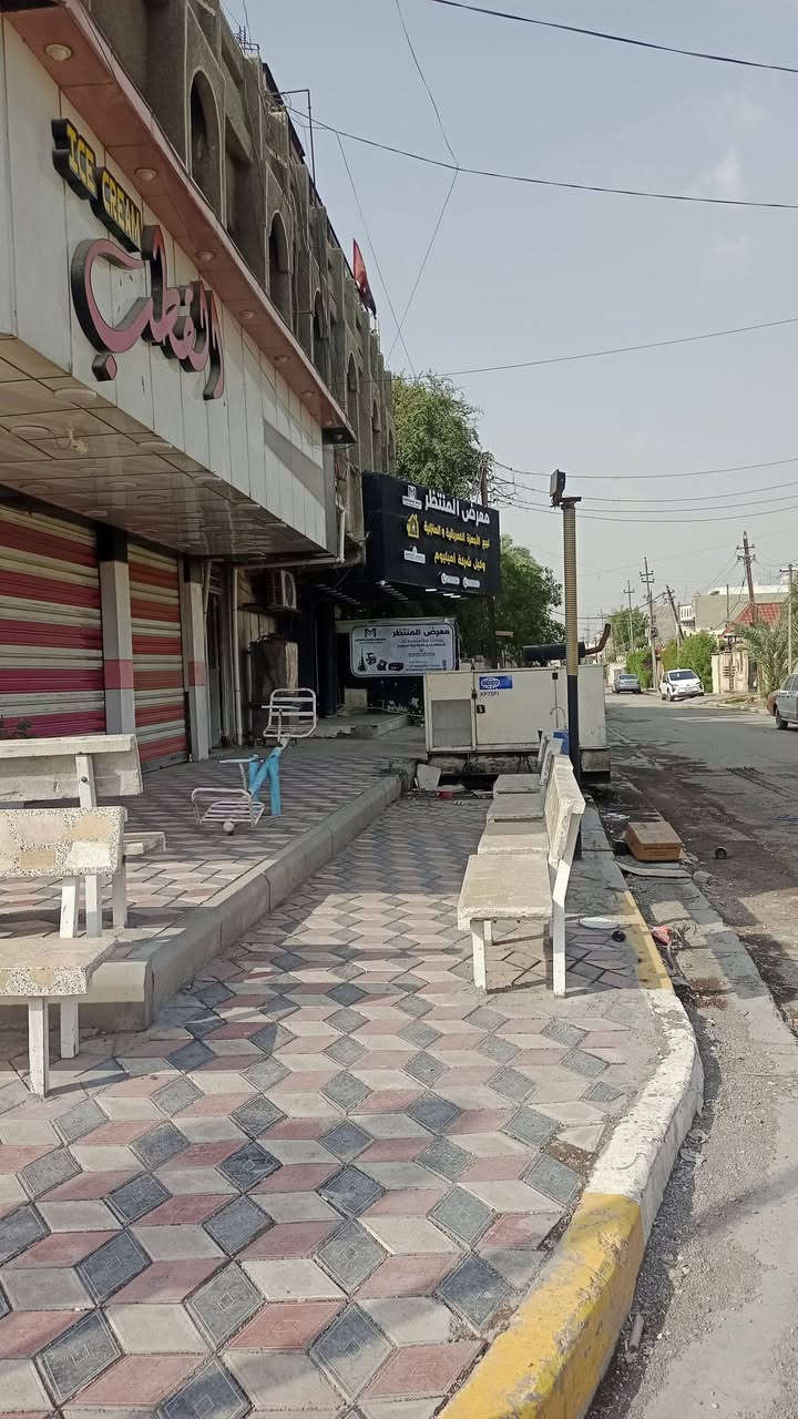 📣 إعلان بيع عقار بالمزايدة العلنية (للمرة الثانية)صادر عن محكمة بداءة بغداد الجديدةتعلن محكمة بداءة بغداد الجديدة عن إجراء المزايدة العلنية للمرة الثانية لبيع العقار المدرجة تفاصيله أدناه، وذلك في يوم الإثنين المصادف 24 آب 2026 (24 / 8 / 2026).🏢 تفاصيل العقار:نوع العقار: بناية تجارية واستثمارية متكاملة + بيت سكني خلفي.الموقع: بغداد، منطقة البلديات، الشارع العام (موقع استراتيجي ومميز).المكونات:بناية تحتوي على 6 شقق سكنية.10 محلات تجارية مطلة على الشارع العام.يشتمل العقار على المحل الشهير (مرطبات القطب).بيت سكني يقع خلف البناية مباشرة.الأبعاد والمساحة:الواجهة: 33 متراً على الشارع العام.النزال: 25 متراً.🚀 فرصة استثمارية استثنائية:يعتبر هذا العقار فرصة استثمارية ضخمة ومضمونة الأرباح نظراً لموقعه الحيوي على الشارع العام مباشرة، وتنوع وحداته بين التجاري والسكني، بالإضافة إلى وجود علامة تجارية معروفة في الموقع (مرطبات القطب).📜 شروط الاشتراك في المزايدة:موعد المزايدة: يجري البيع في مقر محكمة بداءة بغداد الجديدة في تمام الساعة 12:00 ظهراً من يوم 24 / 8 / 2026.
الاتصال على رقم الهاتف 
***********
