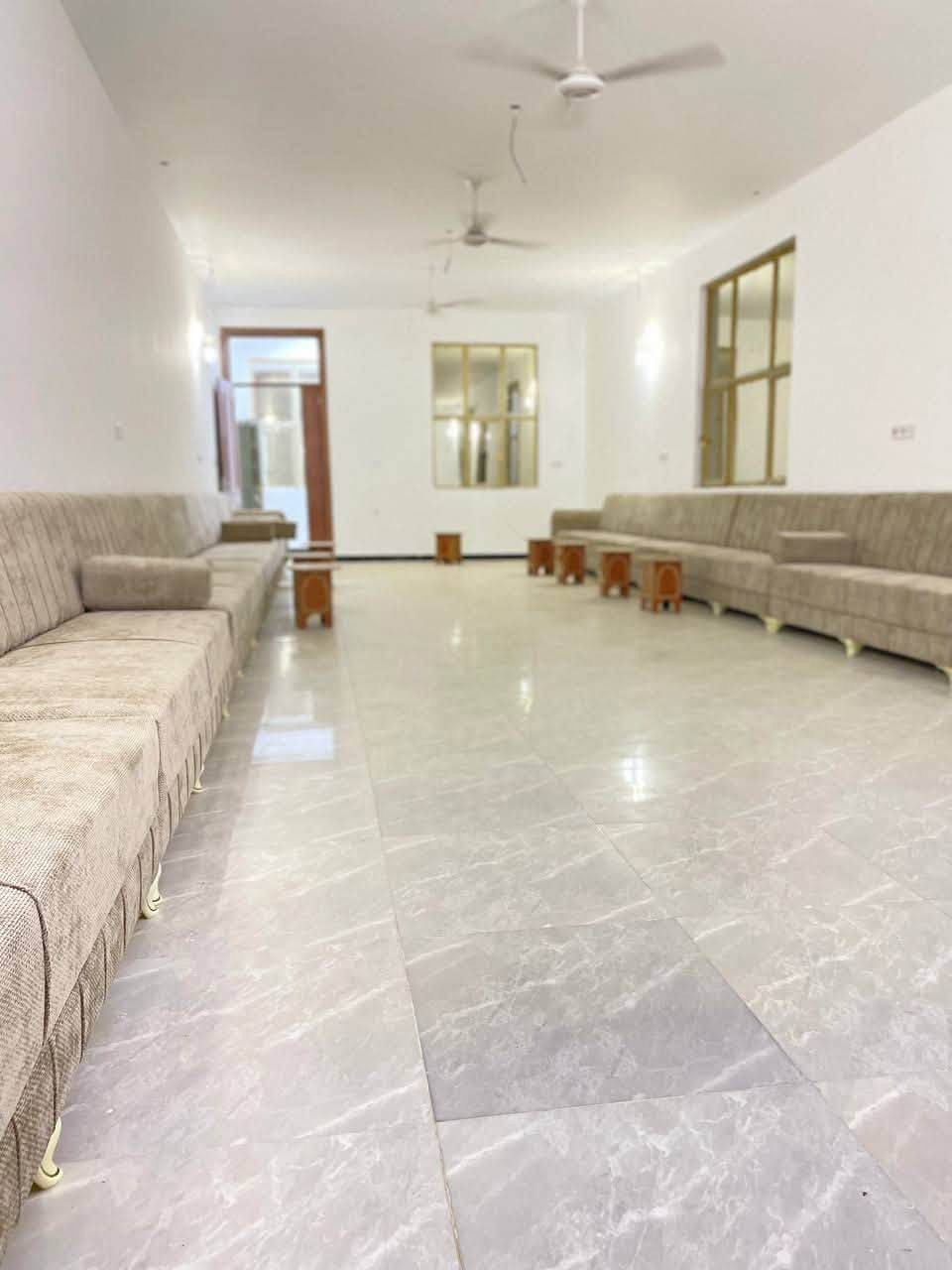 🏡 للبيع بيت سكني 

يتميز بجودة البناء والتشطيبات، ويضم:
✨ مساحة بناء 320 م²
✨ بناء درجة أولى
✨ مطبخ مجهز بالكامل
✨ استقبال مجهز بالقنف
✨ مساحة أمامية واسعة أمام البيت، معزولة عن الارض
✨ مساحة الحديقة والأرض الأمامية تقارب 1000 م²
📍 موقع مناسب للسكن، ومساحة واسعة تمنح البيت خصوصية وإمكانية استغلال الحديقة للزراعة والجلسات العائلية.
📍 الموقع: قرب سعيدان – صوب بني ركاب
🔹 الأرض قريبة من مناطق سكن حديث
🔹 تتوفر الخدمات:
✔ كهرباء
✔ ماء
✔ شارع تبليط  

📞 للاستفسار  يرجى الاتصال او المراسلة ع الرقم ***********
