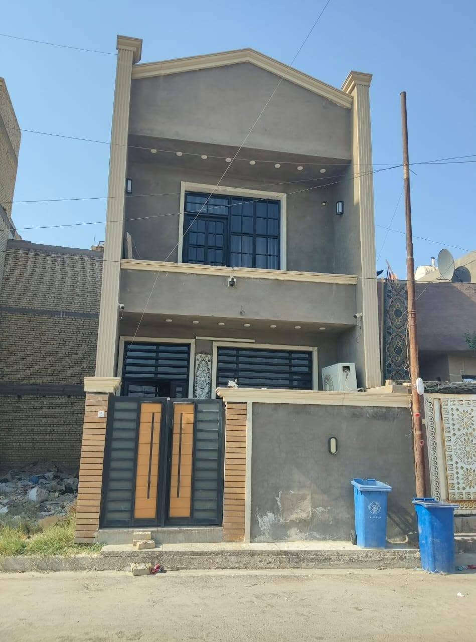 دار للبيع 75م 5×15 طابو زراعي سند 25 طابقين 
الطابق الأول استقبال كبير+ صالة مساحة درج مطبخ + صحيات .
الطابق الثاني غرفتين نوم كبيره+بيتونه .
عرض الشارع 12م كافة الخدمات ماء مجاري تبليط كهرباء انترنيت. البيت بناء حديث .
العنوان / الامين الثانية نواب الضباط حي النفط منطقة القلعة الزراعي 
للاستفسار الاتصال/*********** 
                             *********** 
                    يوجد واتساب + ماسنجر
