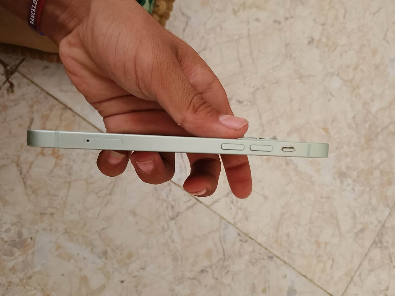 سلام عليكم ايفون 12ععادي جهاز مكفول كفاله عمامه مامفتوح ابد بس البطاريه معلايه بل حاسبه الي يريده اني بل خدمه ***********
