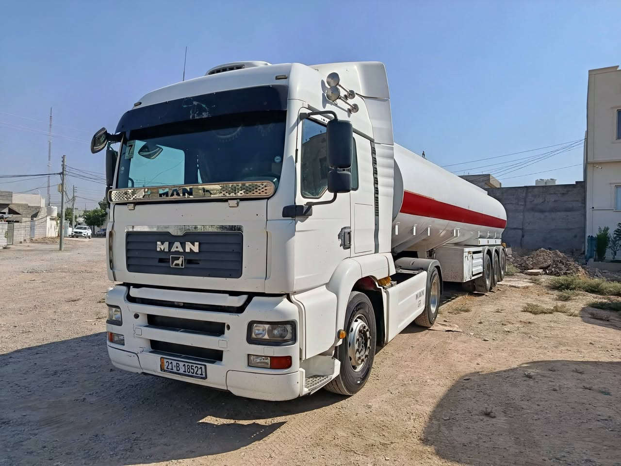 مان 2004 فوول مواسفات 
حجم 460 بەشەرت گێڕ و مەکینە بێ عەیب 
سەنوی تازەی تاکو 2031 
ئۆتۆماتیک هاڤ ڕیتایدەر سلاجە موبەریدەی بیلادی سبلت تەنکەرەکەی ڕەبتە
شیعاری لیزری
 هەموو شتێکی جاهزە و بێ کێشەیە تایەی کەلە تازەیە و عارەبانەش سەدا حەفتایە موشتەری نیت سعر تاقی مەکەوە ***********
