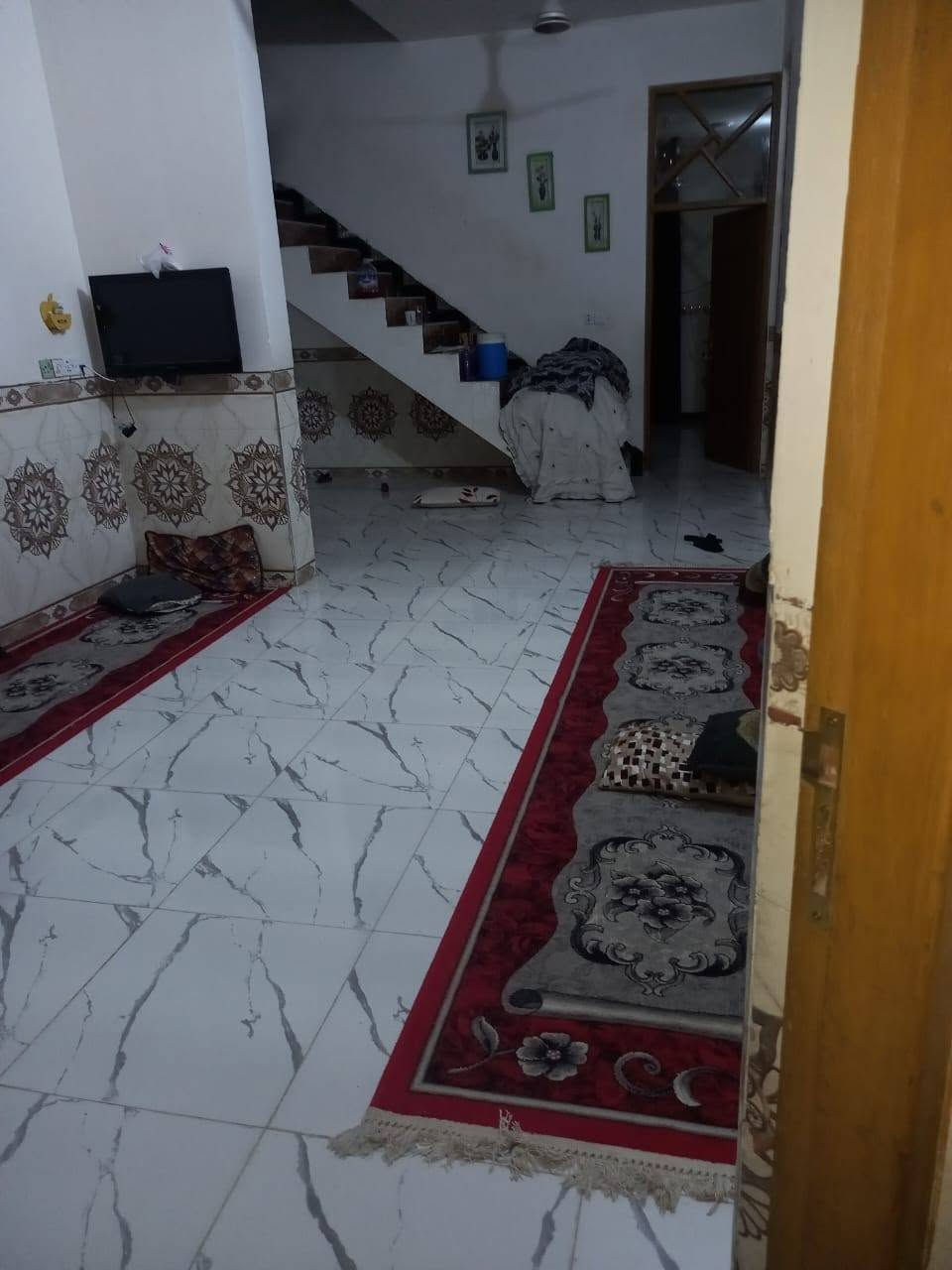 السلام عليكم بيت للبيع في حي ذويب الاول مساحه 240متر استفسار ***********
