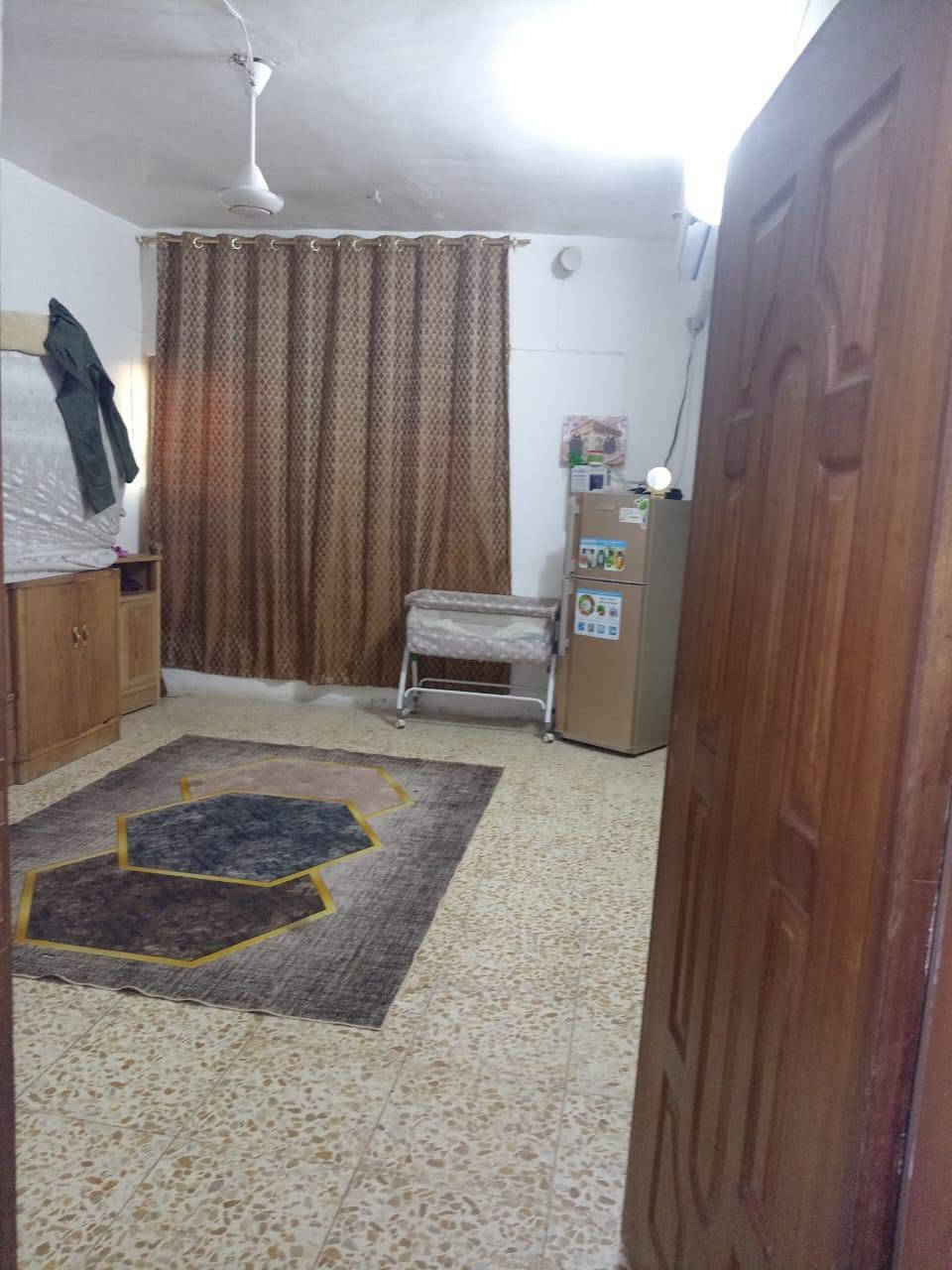 للبيع بيت طابو صرف مساحته 150 بي 6 غرف سعر 100 بي مجال عنوان المحموديه حي العسكري قرب مدرسه عراق المحبه شراي يتصل ***********
