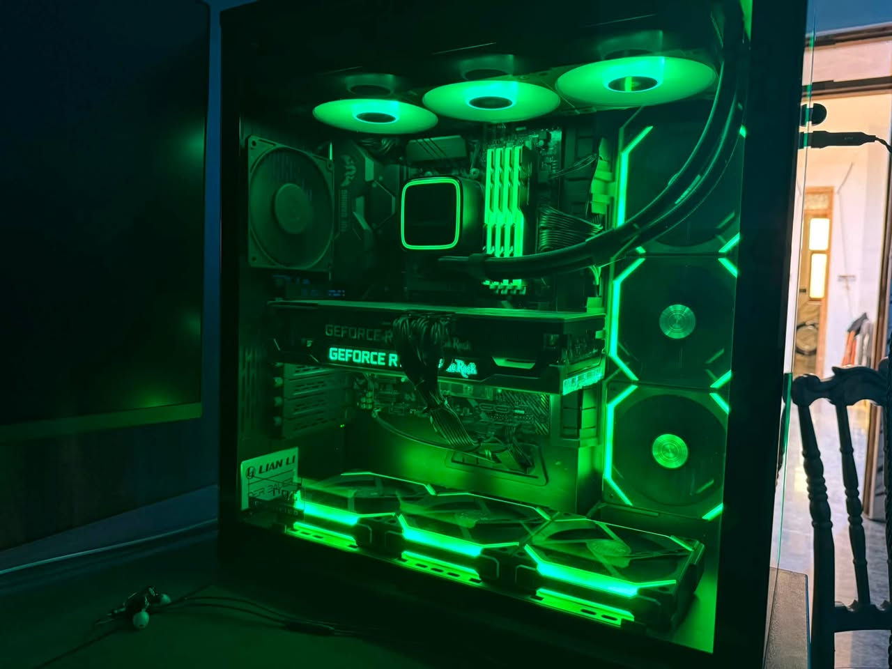 PC مستعمل للبيع 

CPU: R7 5800x
GPU: Palit rtx 3080 10 gb
RAM: G.Skill Trident RGB 8 (4*8) 32 gb
MB: tuf gaming 570x-plus
PS: cooler master 850w
Storage: lexar nm790 1 tb + shp31 -1000gm 1tb 
Case:  lian li 11 dynamic + 6 fan
Fan: 4 

 العنوان بغداد 
السعر 1800 الف 
هاتف ***********
