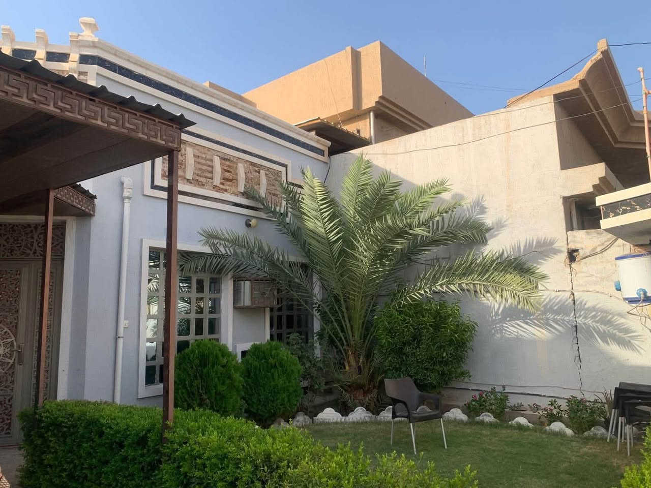 📍تسلسل: 1246

دار للبيع في الفلوجة حي الجولان قرب جامع ابو ايوب الانصاري
طابو صرف سند
المساحة بالسند:١٨٩ م٢
المساحة واقع الحال تقريباً : ٢٣٠ م
الوجه : ١٠م
بناء الالفينات ومرمم حديثاً
الشارع : ١٣ م

🟢 الطابق الاول ( طابوق )
استقبال وغرفتين نوم ومطبخ حار+بارد وصالة وصحيات وحمامات وكراج +حديقة
🟢 الطابق الثاني (بلوك)
غرفتين نوم وصالة 

🟢سعر البيع للعقار: ١٦٥ مليون دينار مع المجال

‏‎⚠️ مكتب دجلة الهندسي للعقارات حي الجولان قرب صناعة الجولان للسيارات مجاور سوبر ماركت الهلال
للاستفسار  الاتصال
‏‭***********‬
‏‭+٩٦٤ ٧٨٢ ٩١٧ ٤٧٠٨‬

نص مكتوب في الصور:
- دار للبيع في الفلوجة حي الجولان شارع ١٣ م