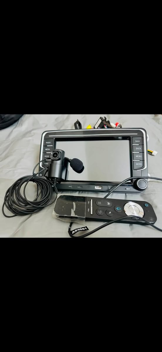 شاشه حجم 9 إنج اصليه نظام iOS 4K تدعم تايبسي مع كافه الملحقات كاميرا دواره ريموند تحكم حاكيه GPS مع فيش كامله السعر ٧٥ الف عنوان بغداد الكرخ ***********
