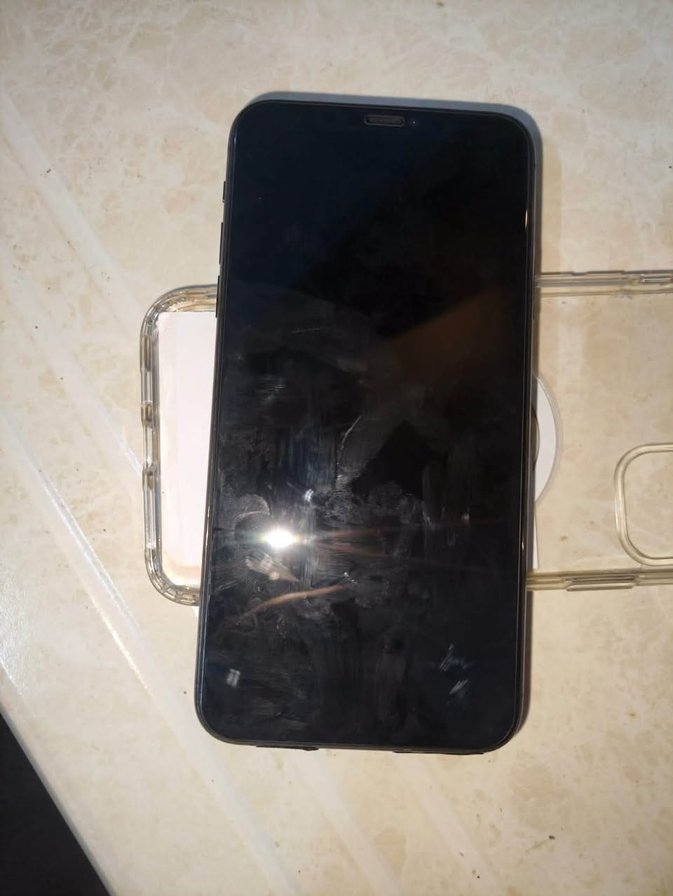 ايفون ١١ برو ماكس • ٢٥٦ • بطارية ٧٧