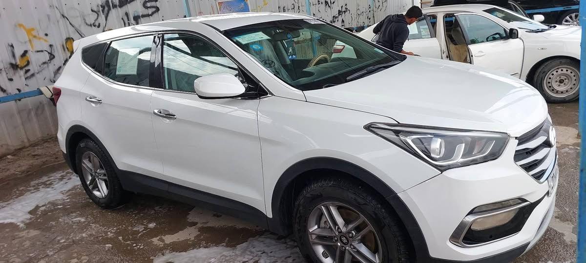 سنتافيه 2018 وارد امريكي ماشيه 80
مكينه 4 بسمي مداور ثاني يوم بيه بنيد فقط امبدل سياره جاهزه 
السعر 165 بيه مجال قليل ***********
