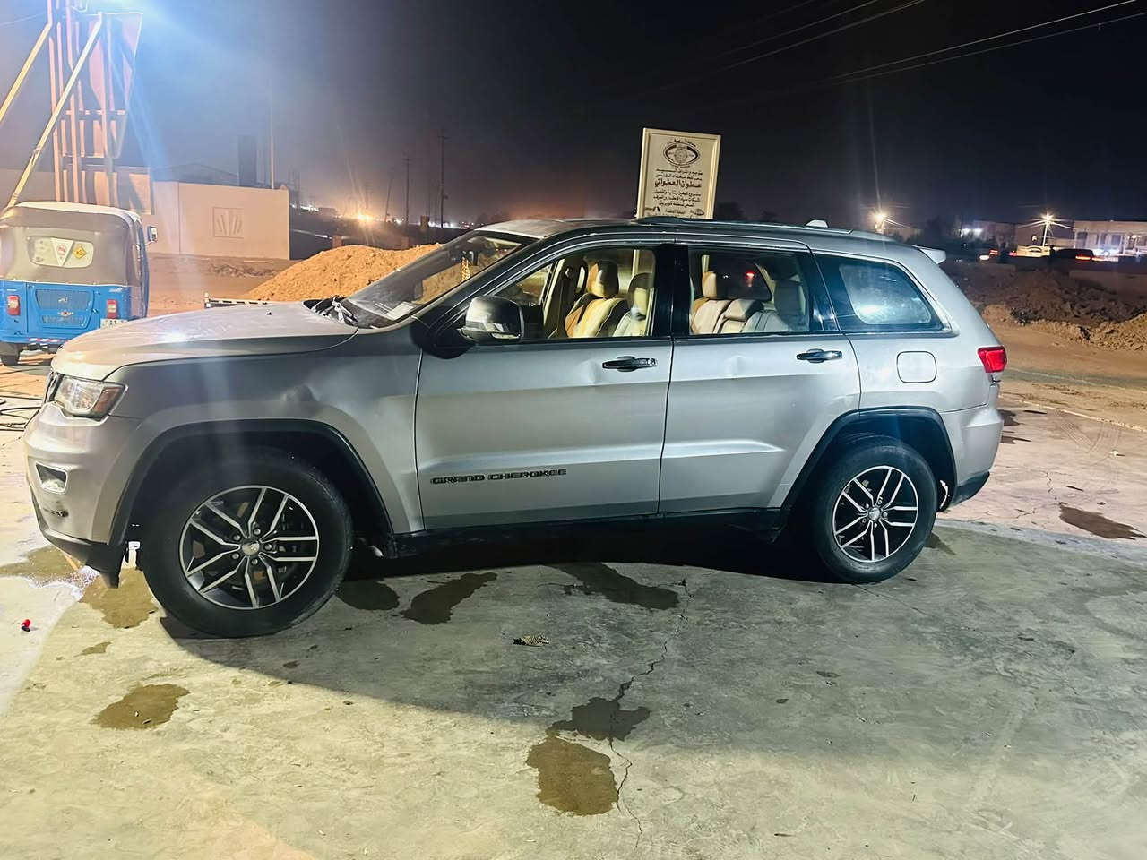 السيارة مصبوغة عام بدون كص وبدون دواخل
Jeep Limited 2018

كلين تايتل

بغداد خصوصي
130,000 ميل 
المحرك 3600

6 سلندر

اوتوماتيك

جلد

مواصفات السيارة 

الكاميرا الخلفية

سقف بانورامي

صندوق كهربائي

التحكم على المنحدرات

مستشعر وقوف

تدفئة المقاعد

تبريد المقاعد

فتحة السقف

بصمة

حساس المطر

شاشة

نظام المفتاح الذكي

التحكم التلقائي في درجة الحرارة

نظام بدء التشغيل

نظام فرملة الطوارئ

8 وسادة هوائية

مانع الانزلاق

تدفئة مقود القيادة

إنارة محيطية

مقاعد تدليك

التشغيل عن بعد

التحكم الإلكتروني في الثبات

مثبت السرعة التكيفي

صندوق بدون استخدام اليدين

زر التشغيل

الضوء العالي التلقائي

حساسات ضغط الإطارات

نظام تنبيه السائق

مكان السيارة بغداد العامرية 

السعر 135

للتواصل ***********

غير متواجد على الفيسبوك

